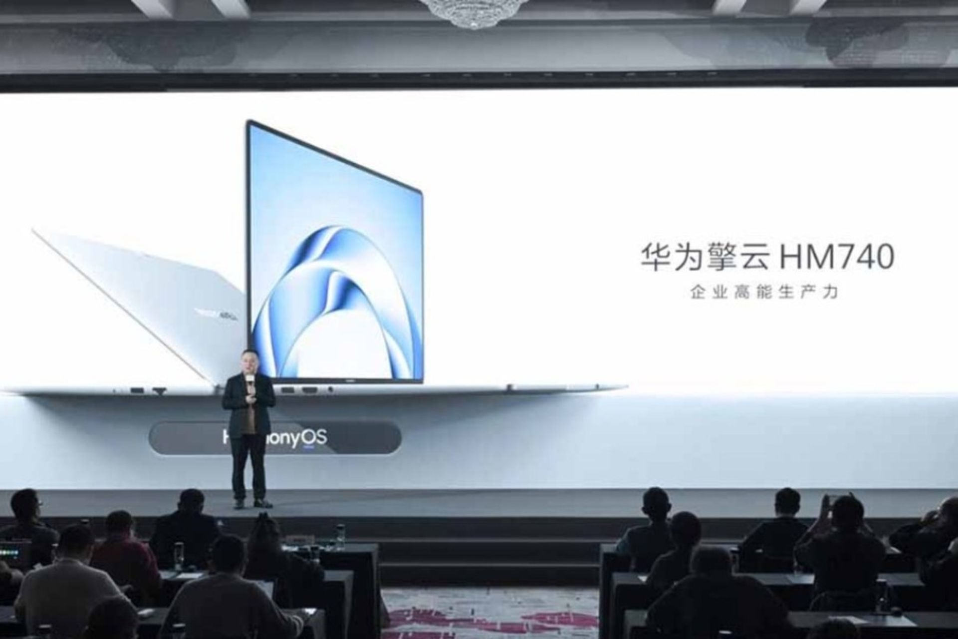 نمای جلو و عقب لپ‌تاپ هواوی HM740