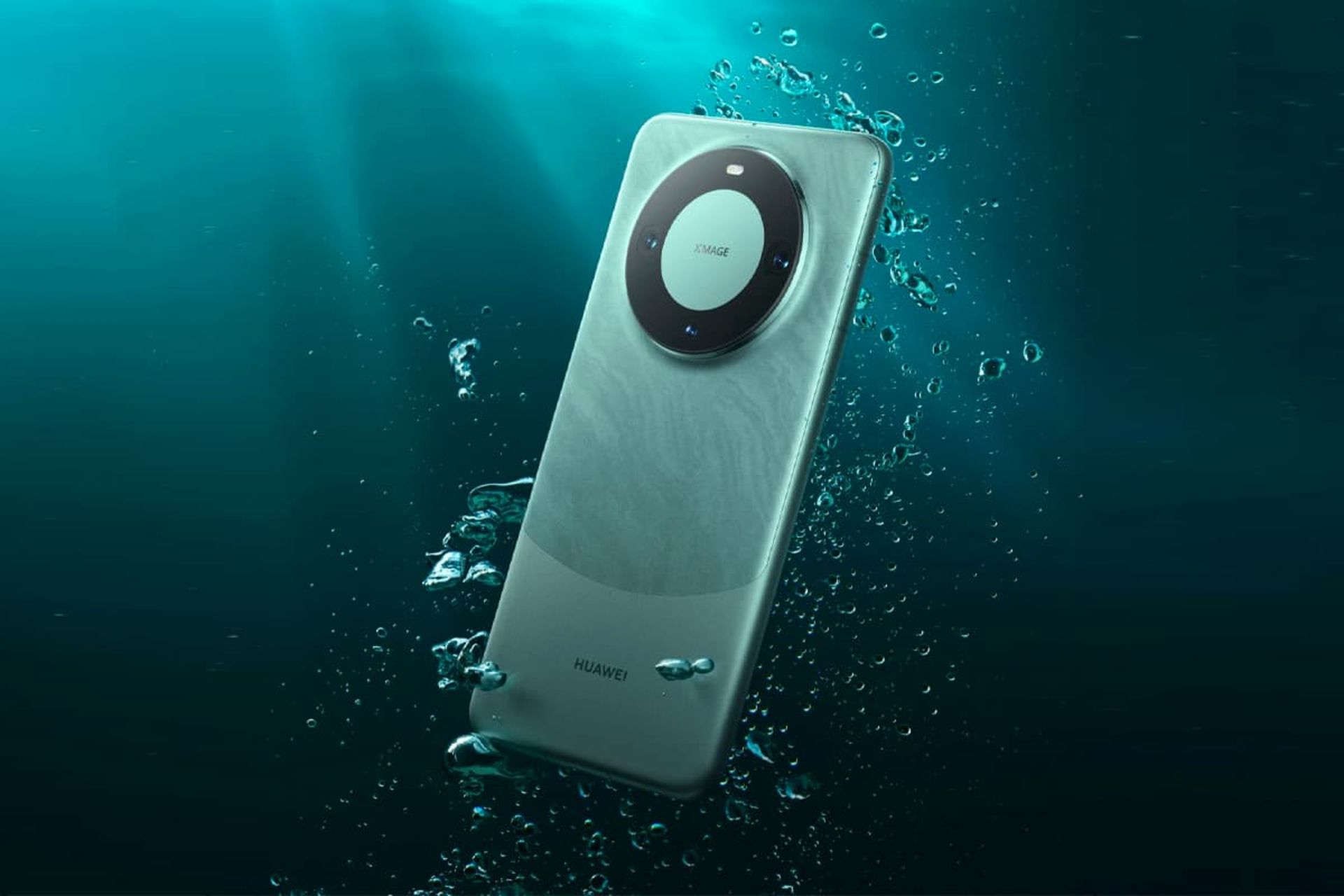 هواوی میت ۶۰ پرو / Huwei Mate 60 Pro در داخل آب