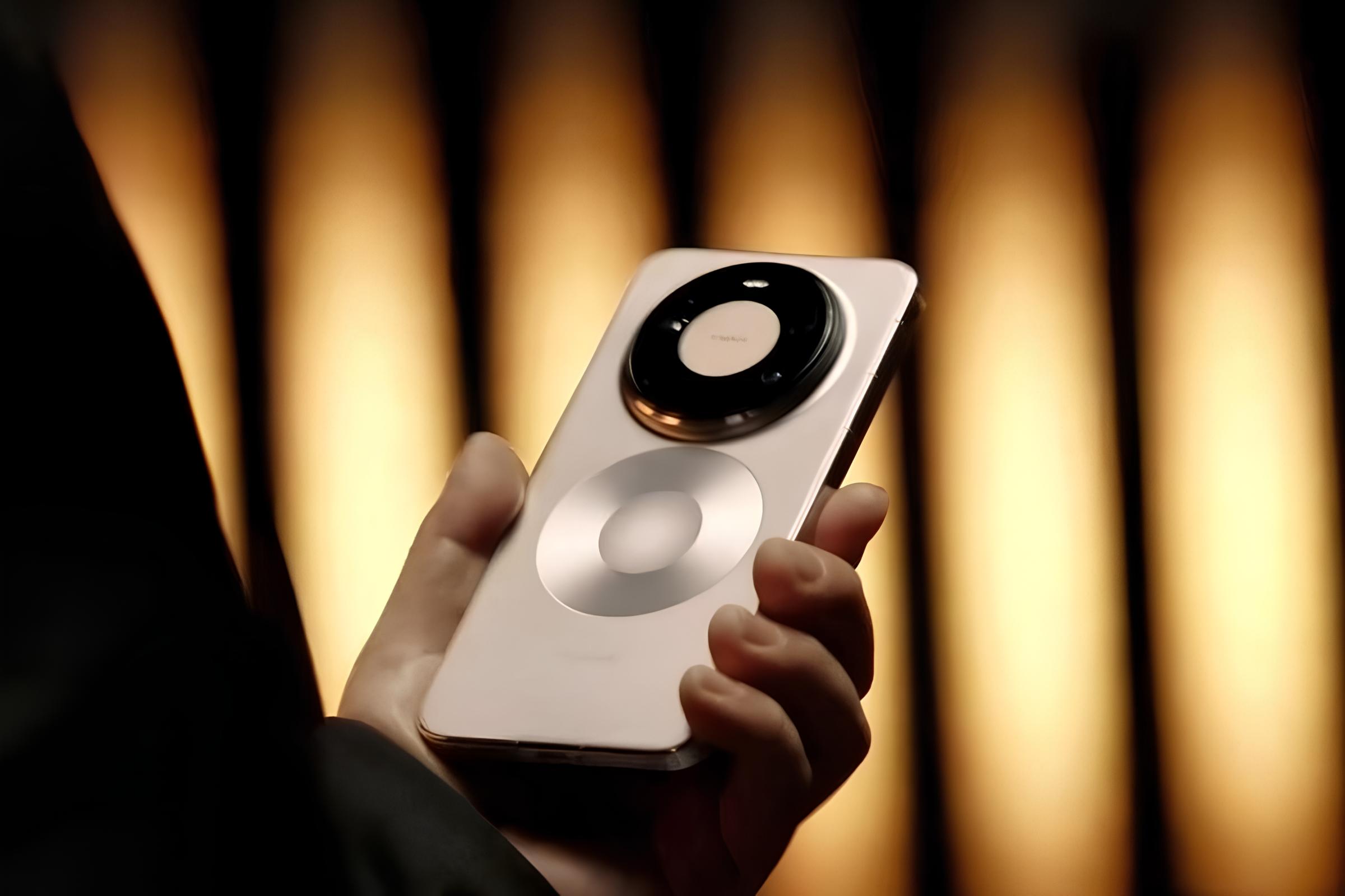 عجیب‌ترین طراحی امسال؟ گوشی جدید هواوی با دو حلقه پشتی به‌نمایش درآمد