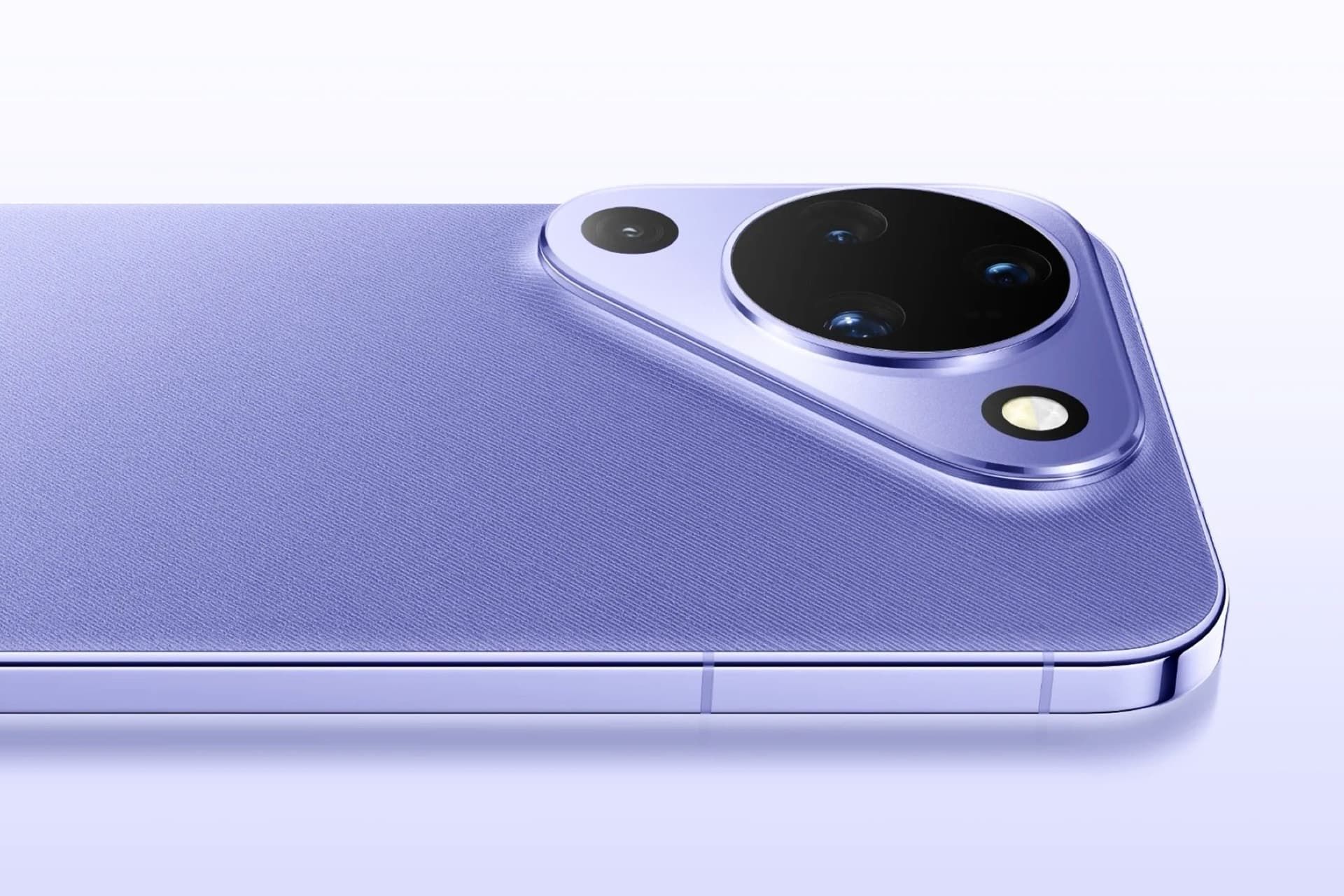 نمای پشت و ماژول دوربین گوشی هواوی پیورا ۹۰ رنگ بنفش