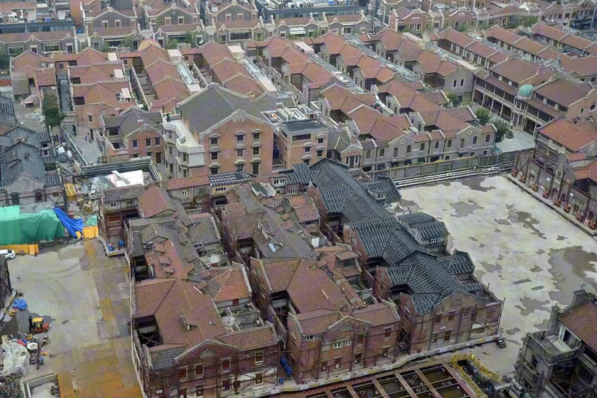 شاهکار شهرسازی چین؛ ربات‌ها تکه‌ای از شانگهای را با تمام ساختمان‌هایش جابه‌جا کردند