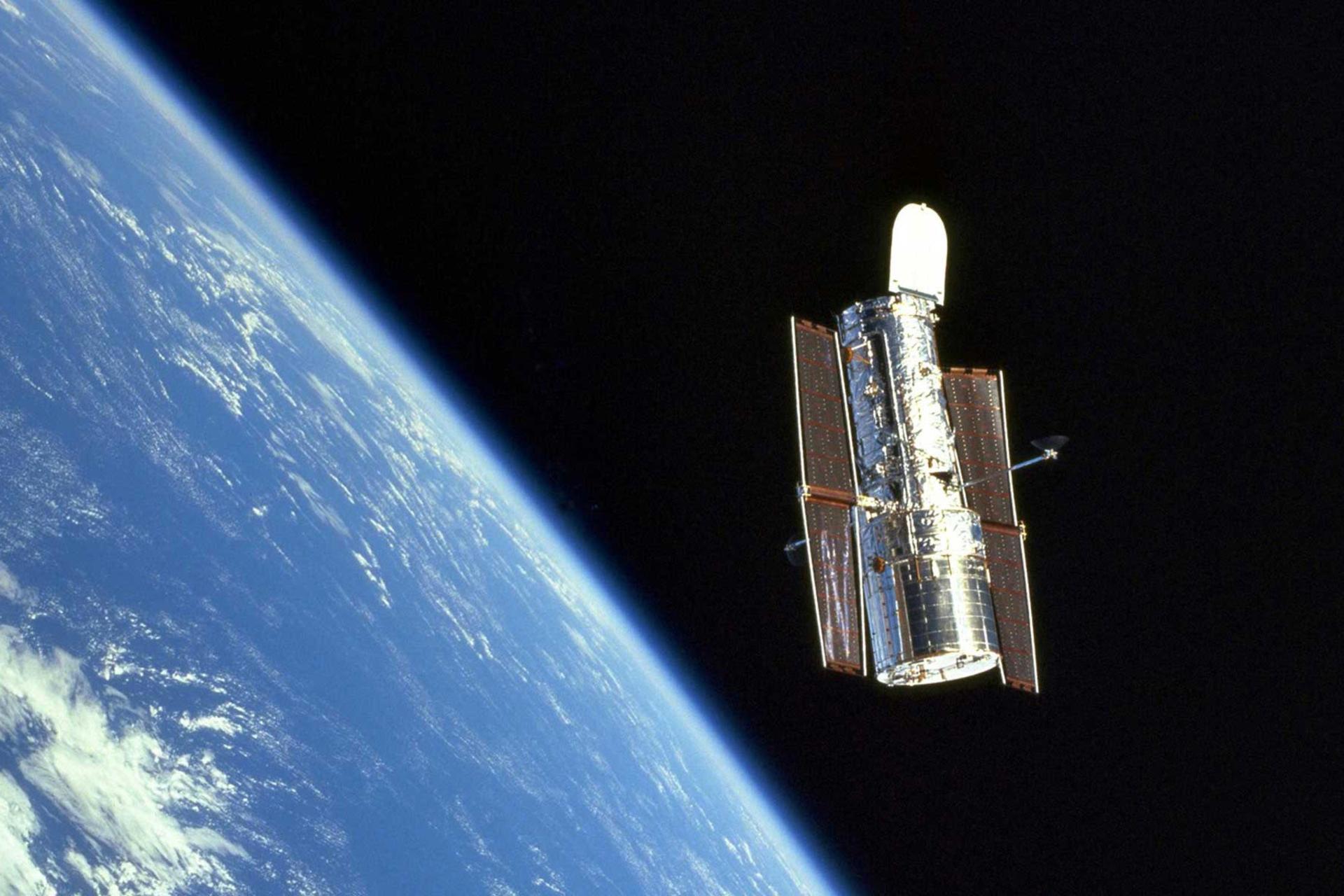 هابل اغلب ژیروسکوپ‌هایش را از دست داده است و ناسا تمایلی به نجات تلسکوپ ندارد