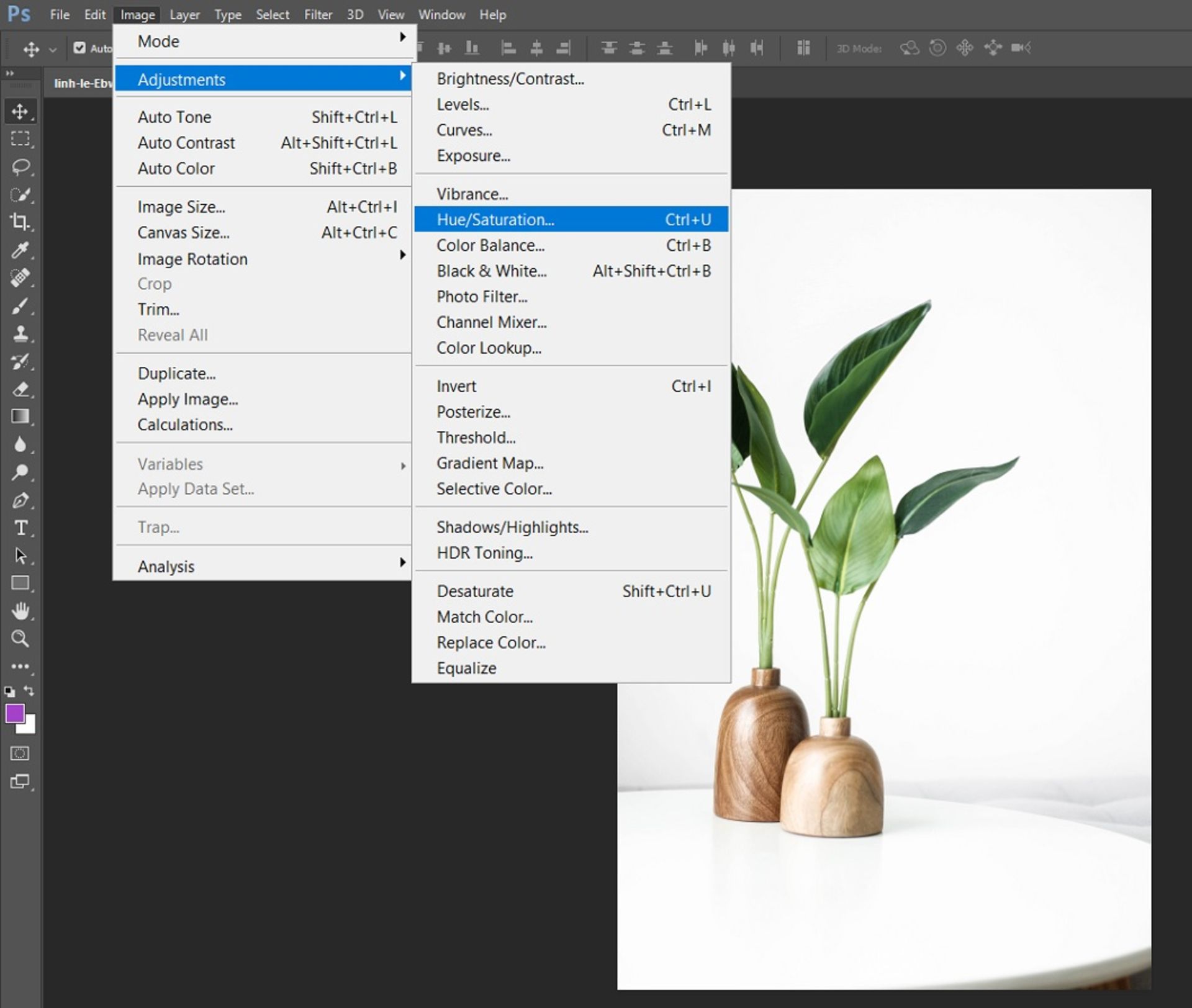 ابزار تنظیم Hue/Saturation تبدیل عکس رنگی به سیاه و سفید در فتوشاپ