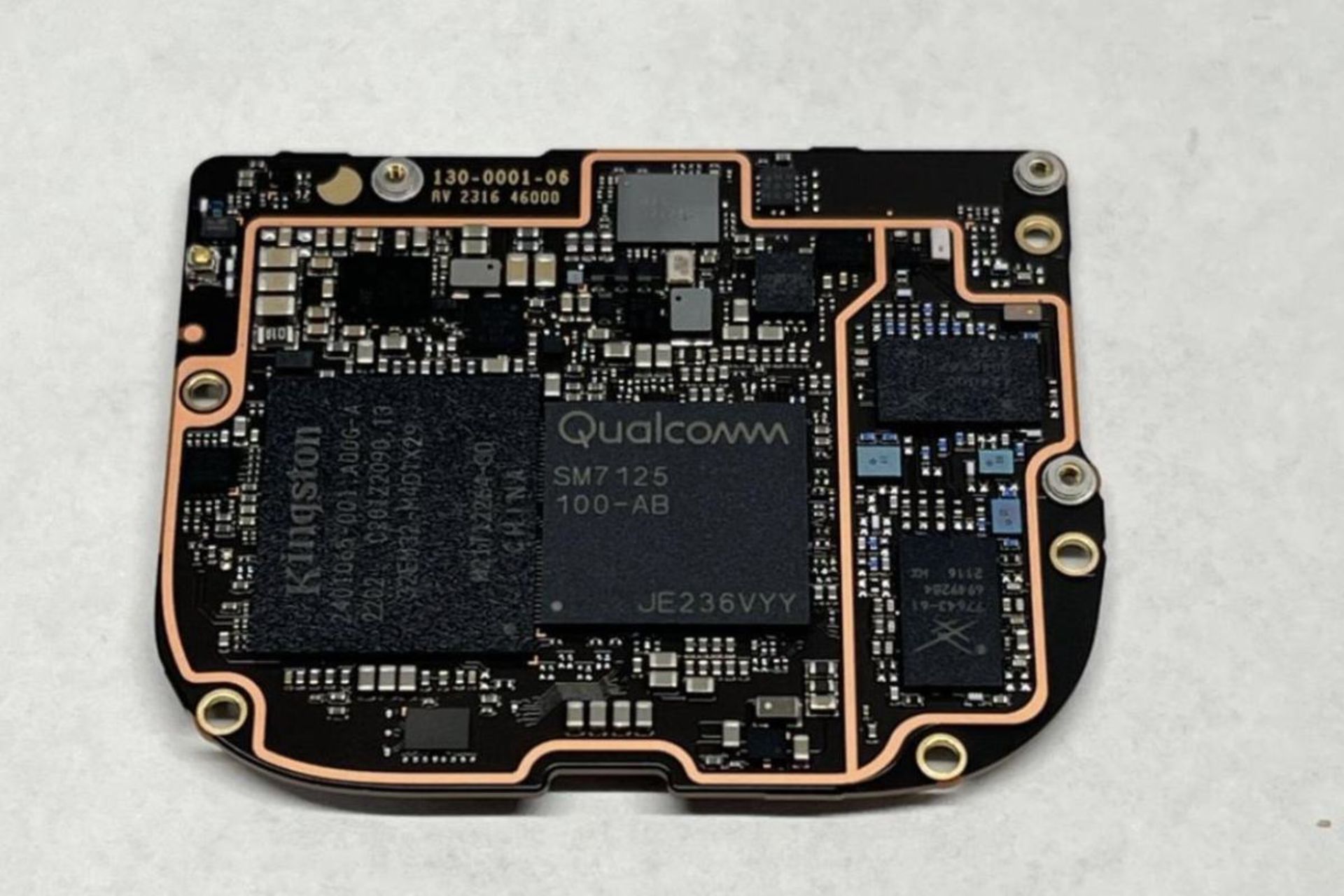 نمای داخلی گجت Humane AI Pin