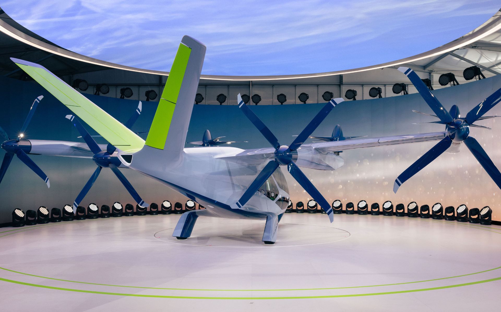 مدل مفهومی eVTOL سوپرنال هیوندای مدل S-A2 نمای پشت روی استیج