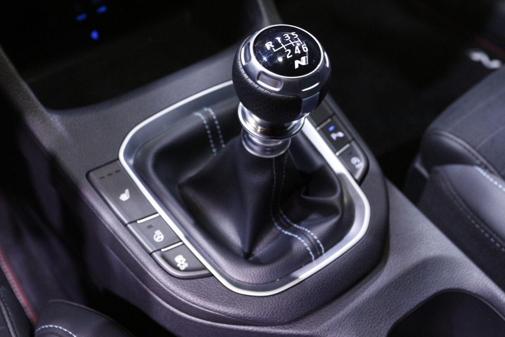 دنده‌ی دستی خودرو هیوندای i30 N