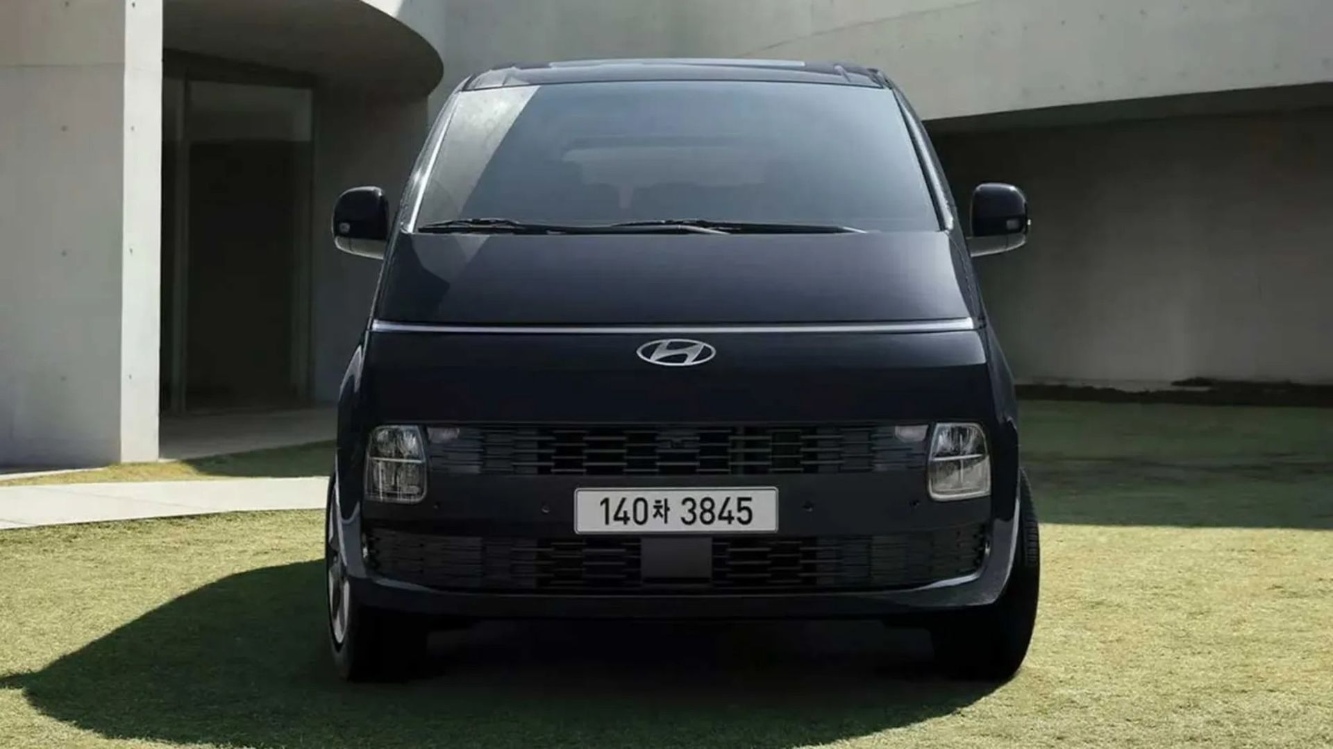 نمای جلویی هیوندای استاریا ۲۰۲۶