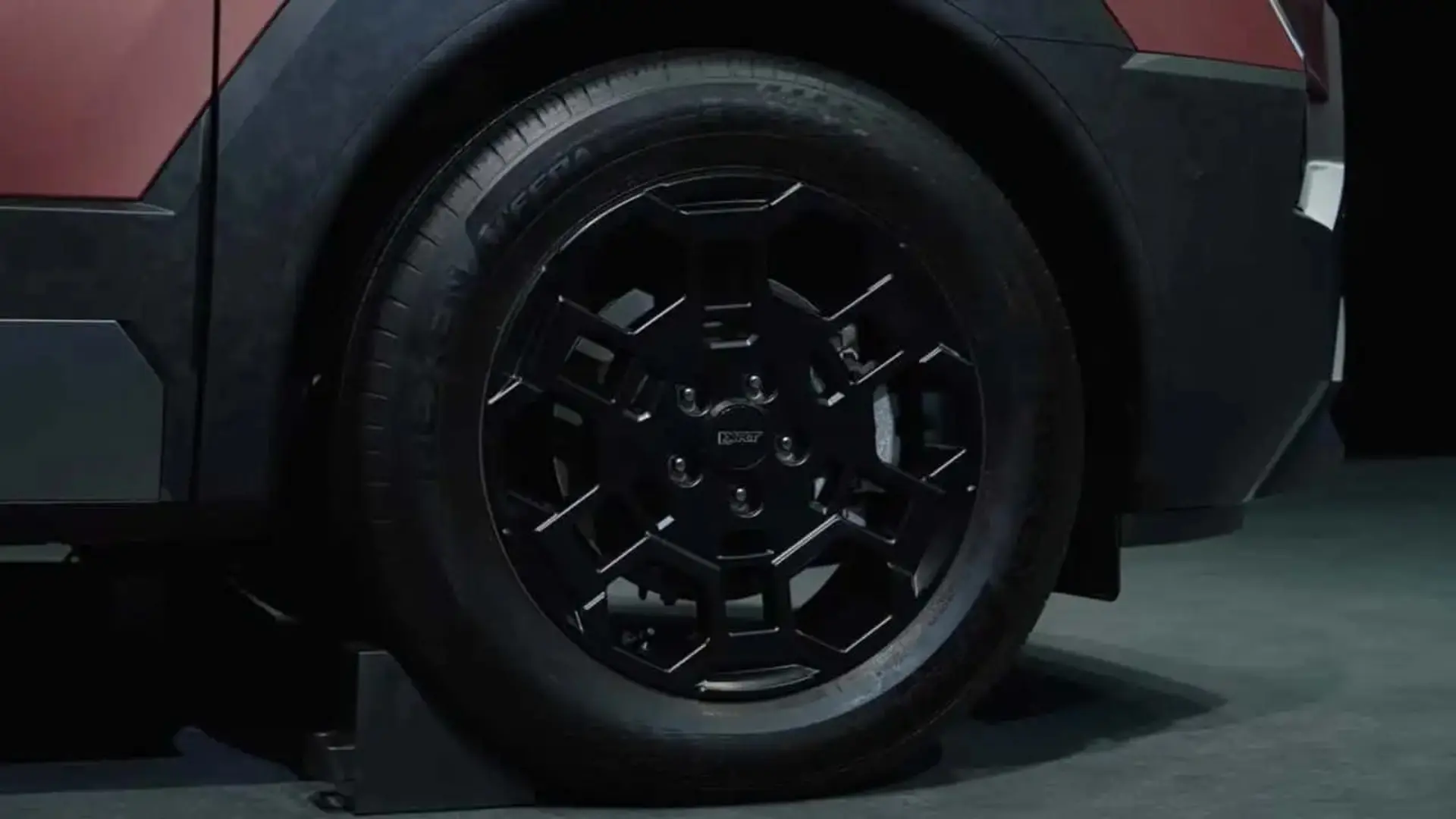 رینگ مشکی و لاستیک خودروی هیوندای توسان (Hyundai Tucson) XRT مدل ۲۰۲۷
