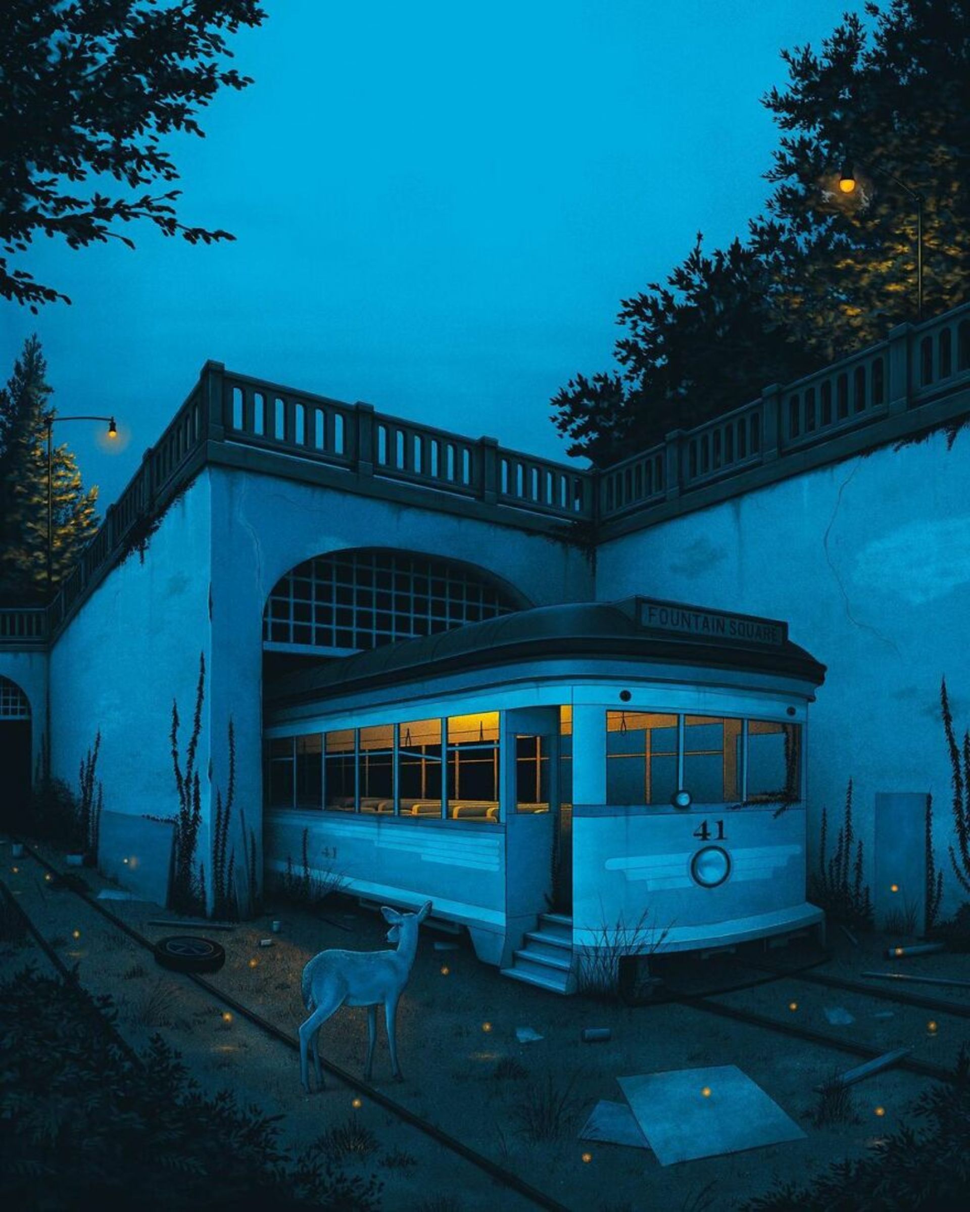 گوزن مقابل واگن قطار کهنه با چراغ‌های روشن