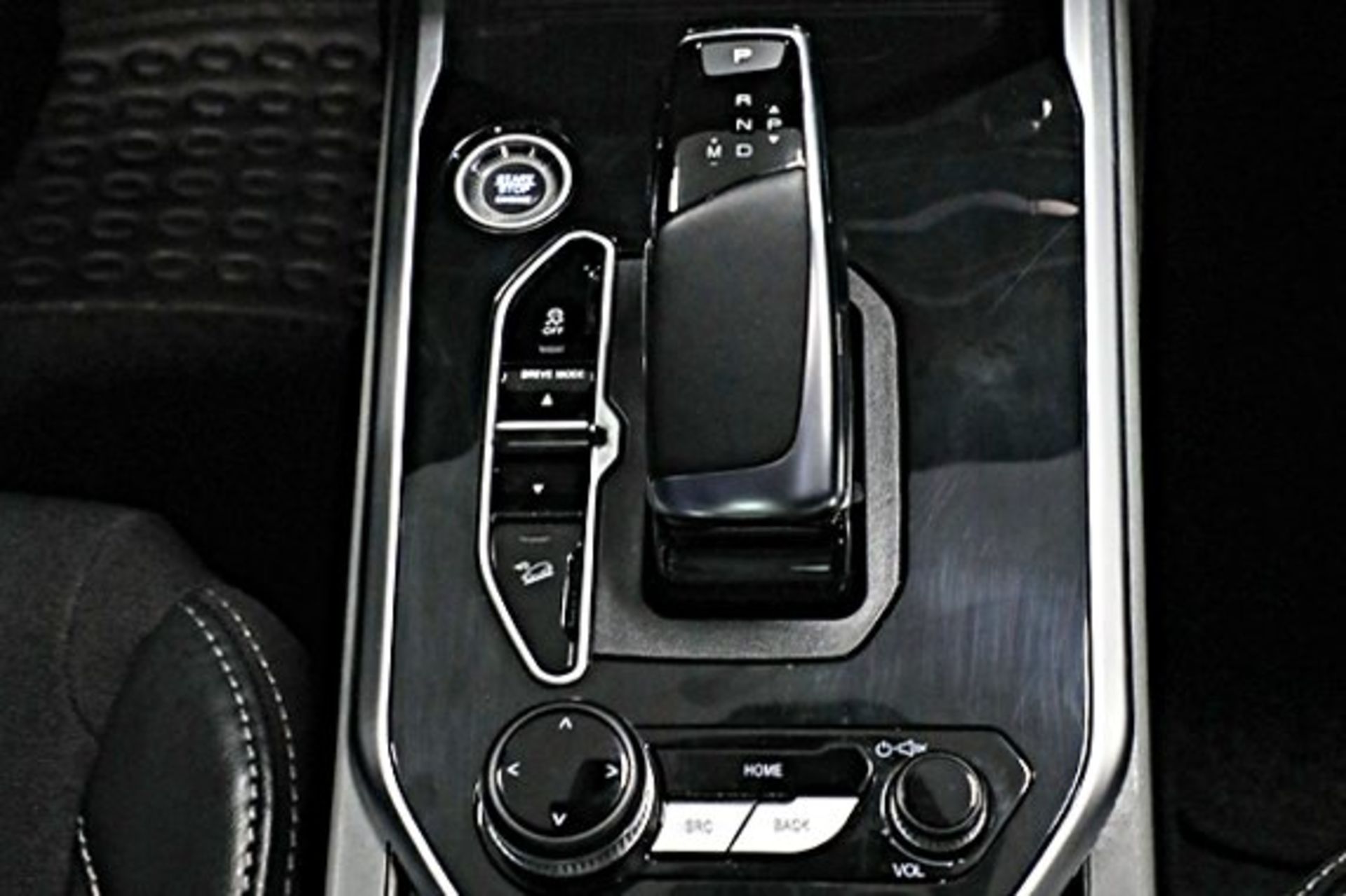 نمای داخل کابین ری را