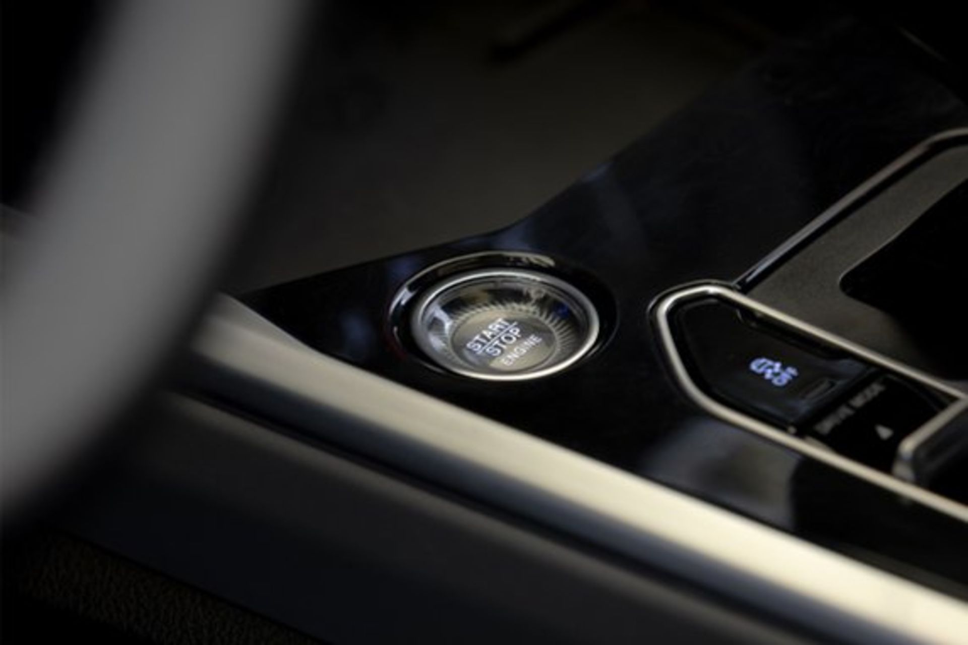 نمای داخل کابین ری را