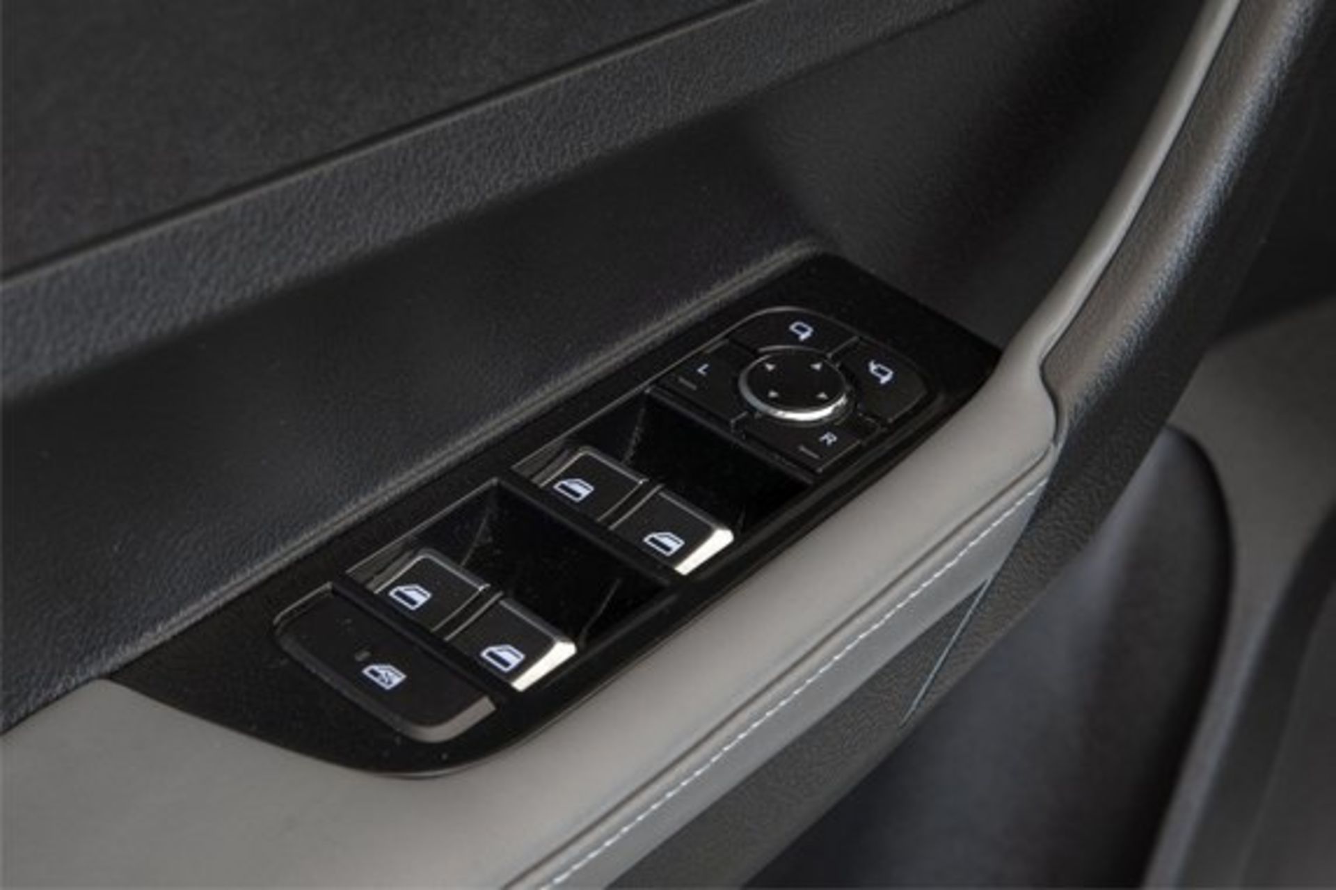 نمای داخل کابین ری را