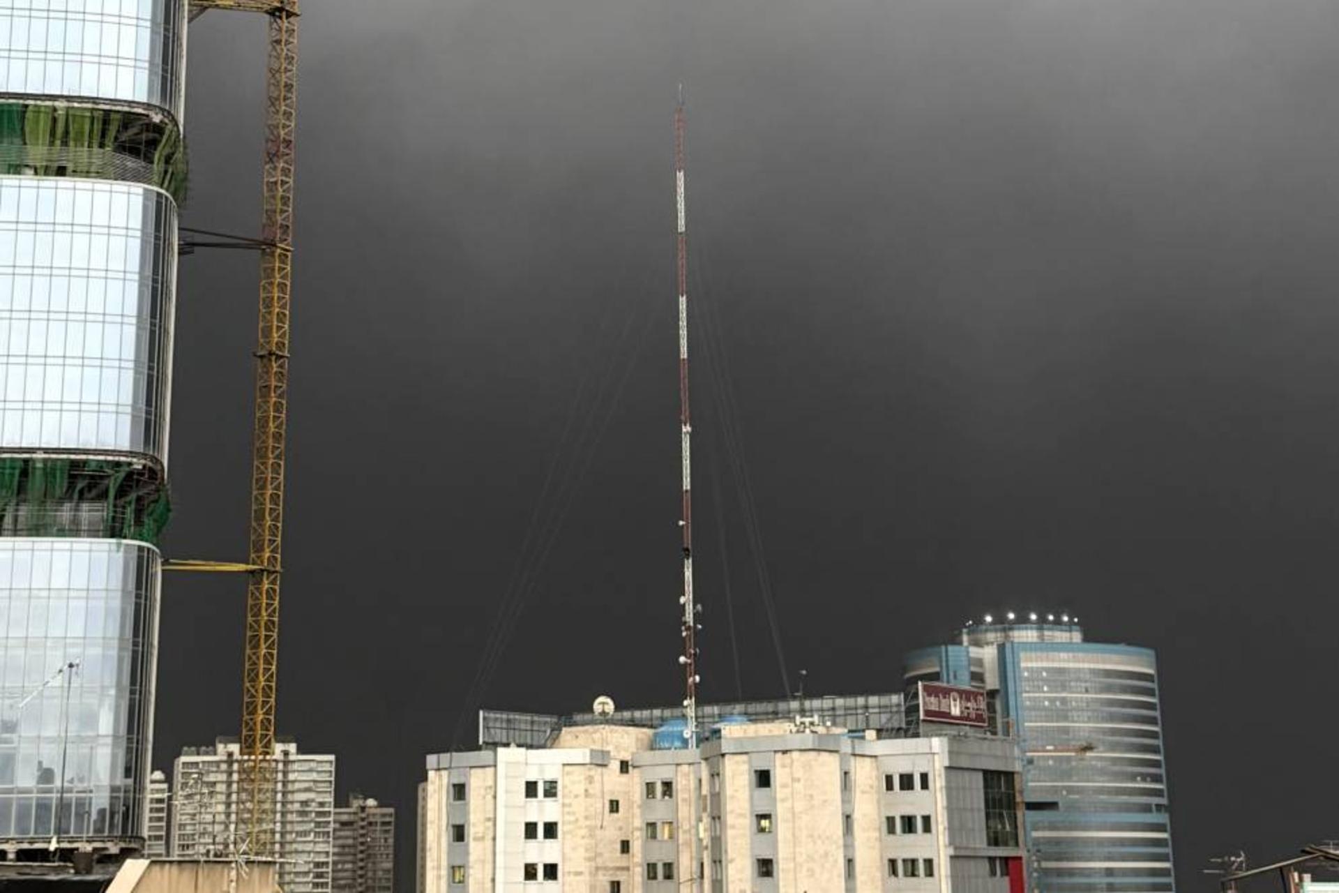 تاریکی هوای تهران در اثر آتش‌سوزی