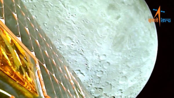 سطح ماه از نگاه فضاپیمای چاندرایان ۳