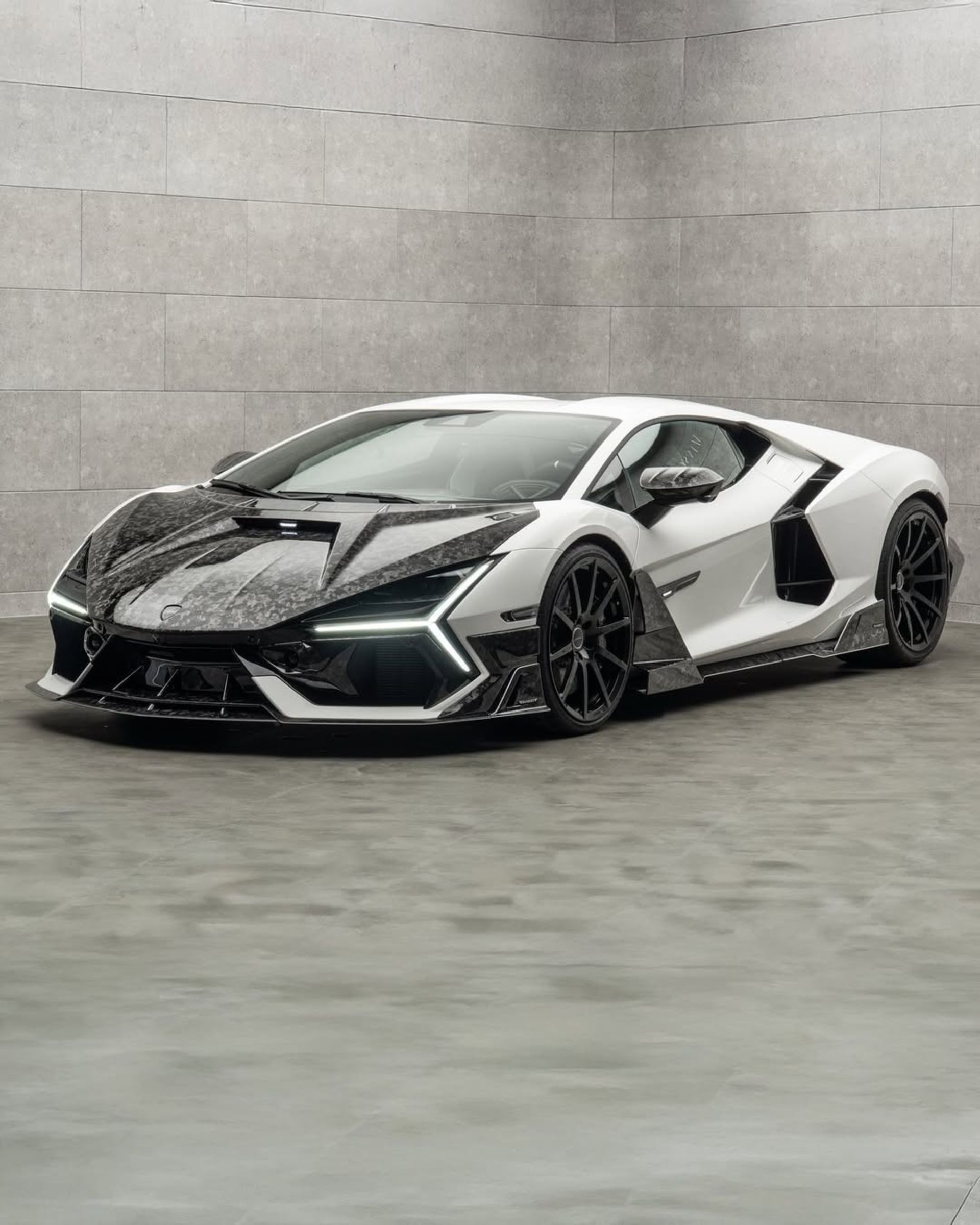 سه‌چهارم جلویی لامبورگینی روئلتو Initiate منصوری