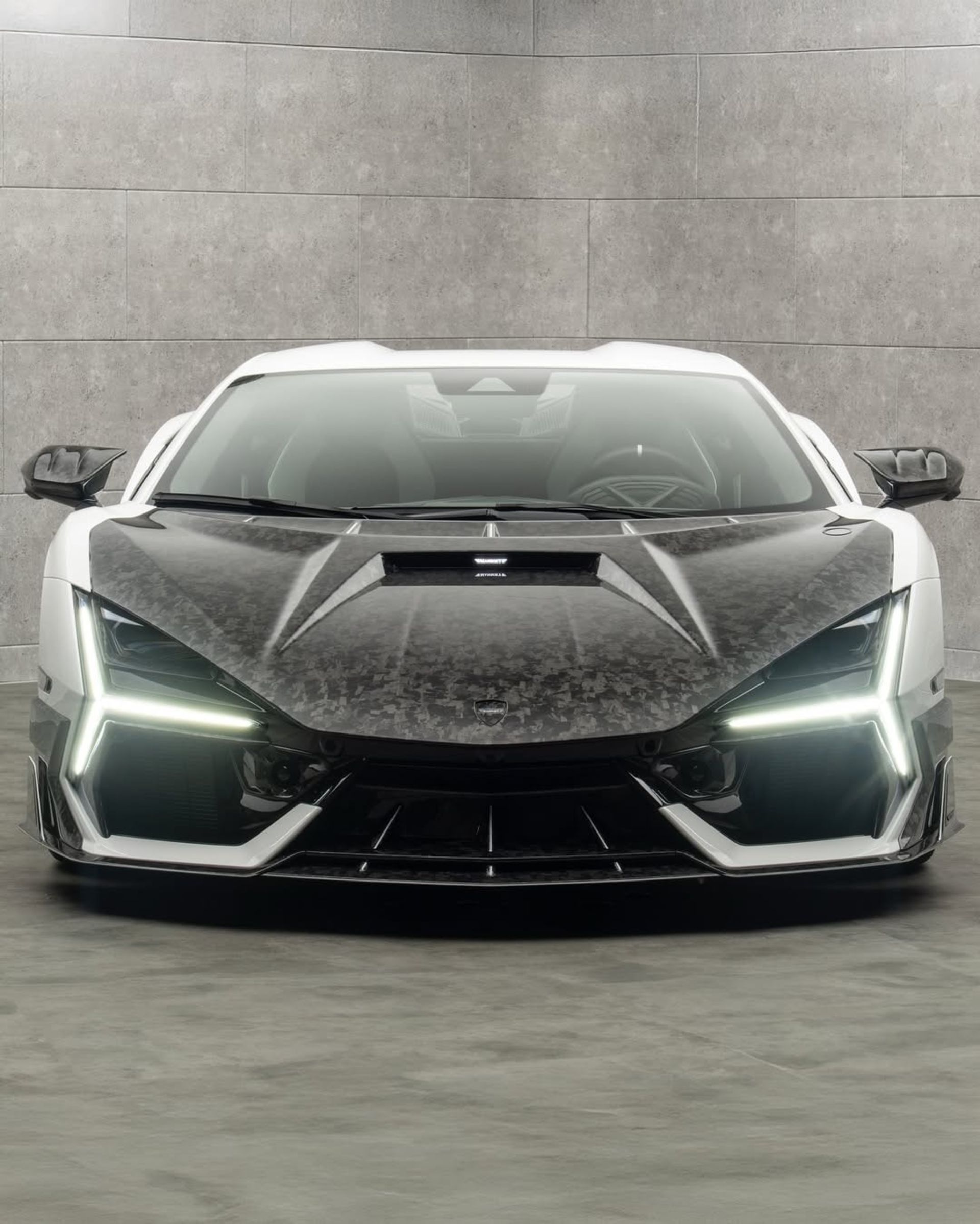 نمای جلویی لامبورگینی روئلتو Initiate منصوری