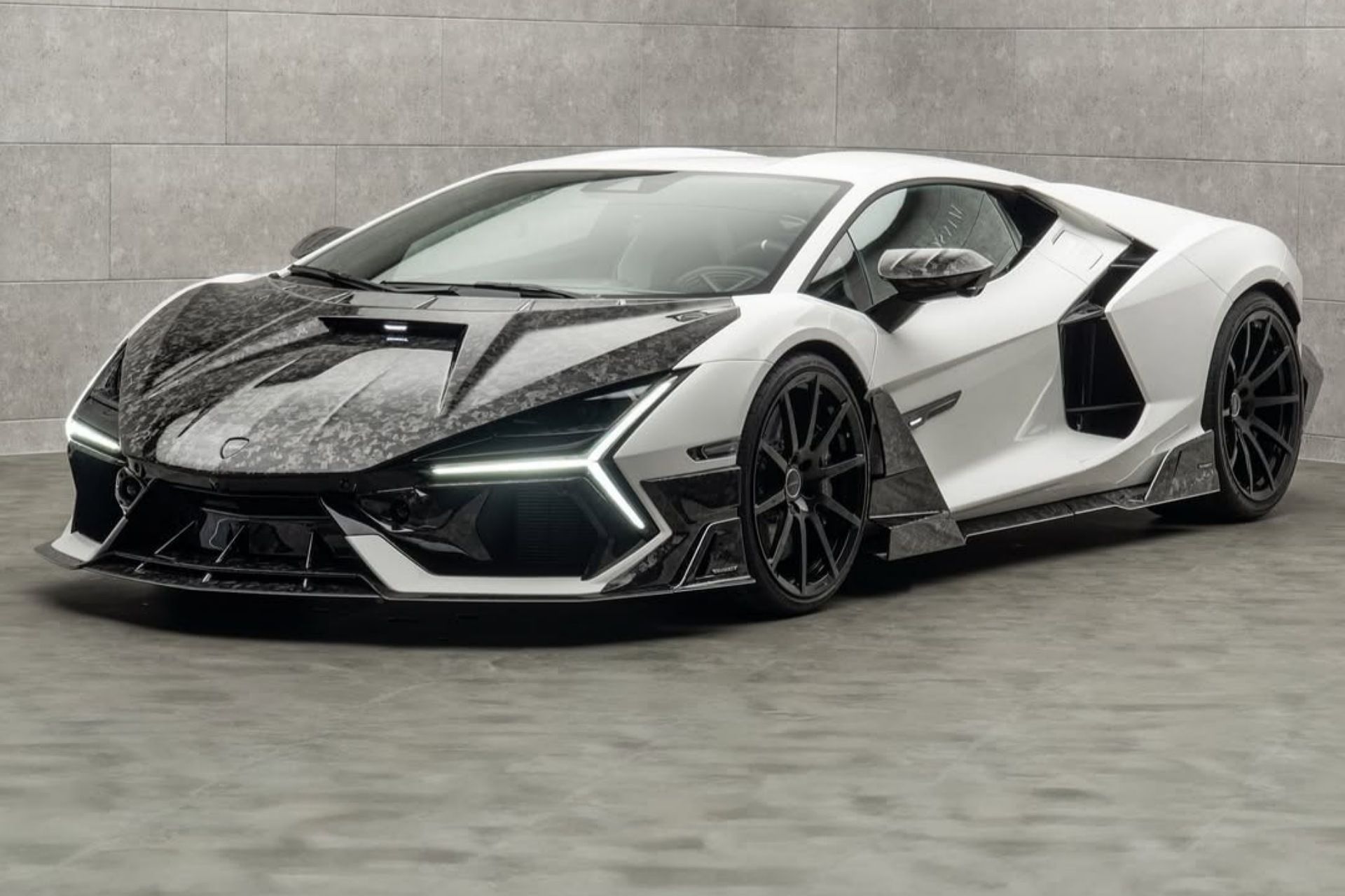 لامبورگینی روئلتو Initiate منصوری با کاپوت و رکاب‌های فیبر کربنی