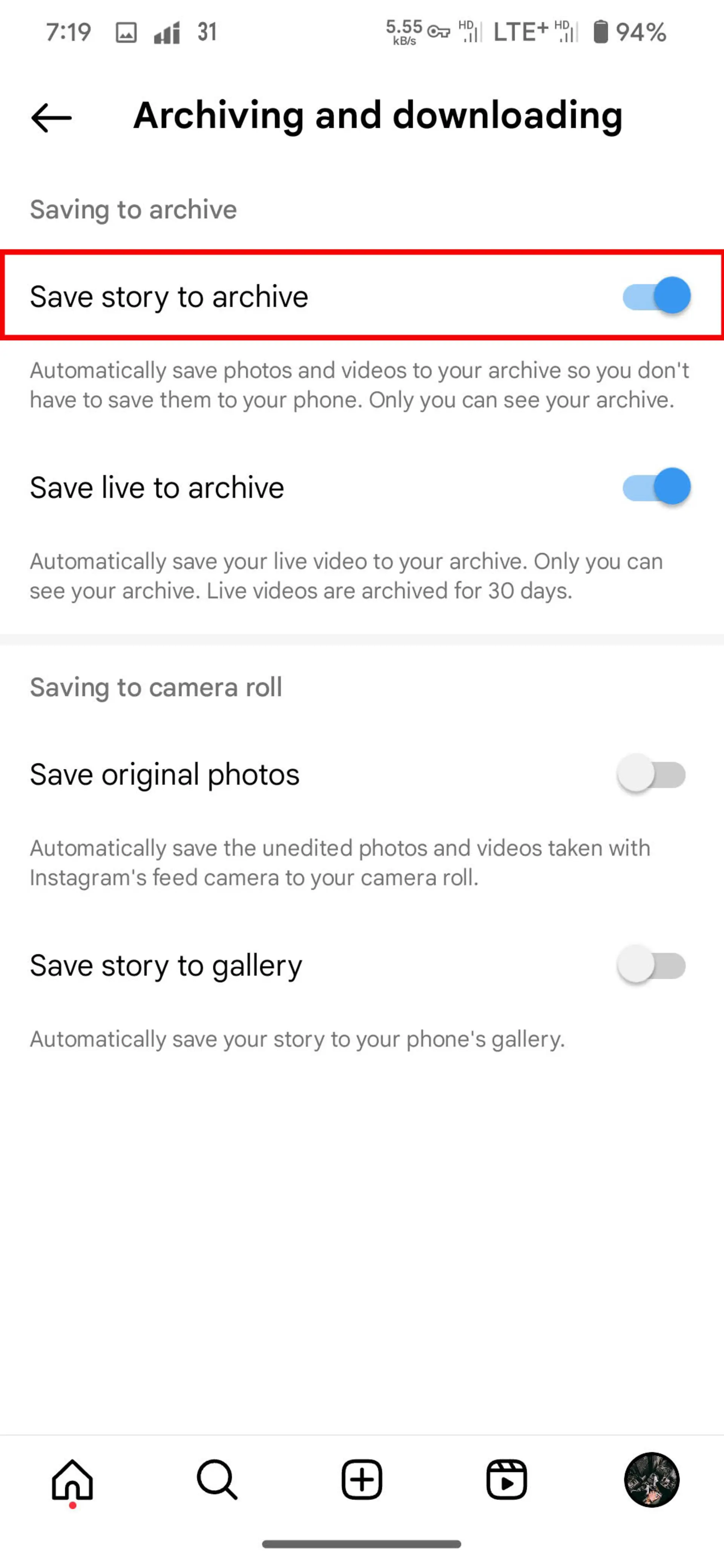 منوی تنظیمات Archiving and downloading  در اینستاگرام و فعال بودن گزینه‌ی save story to archive