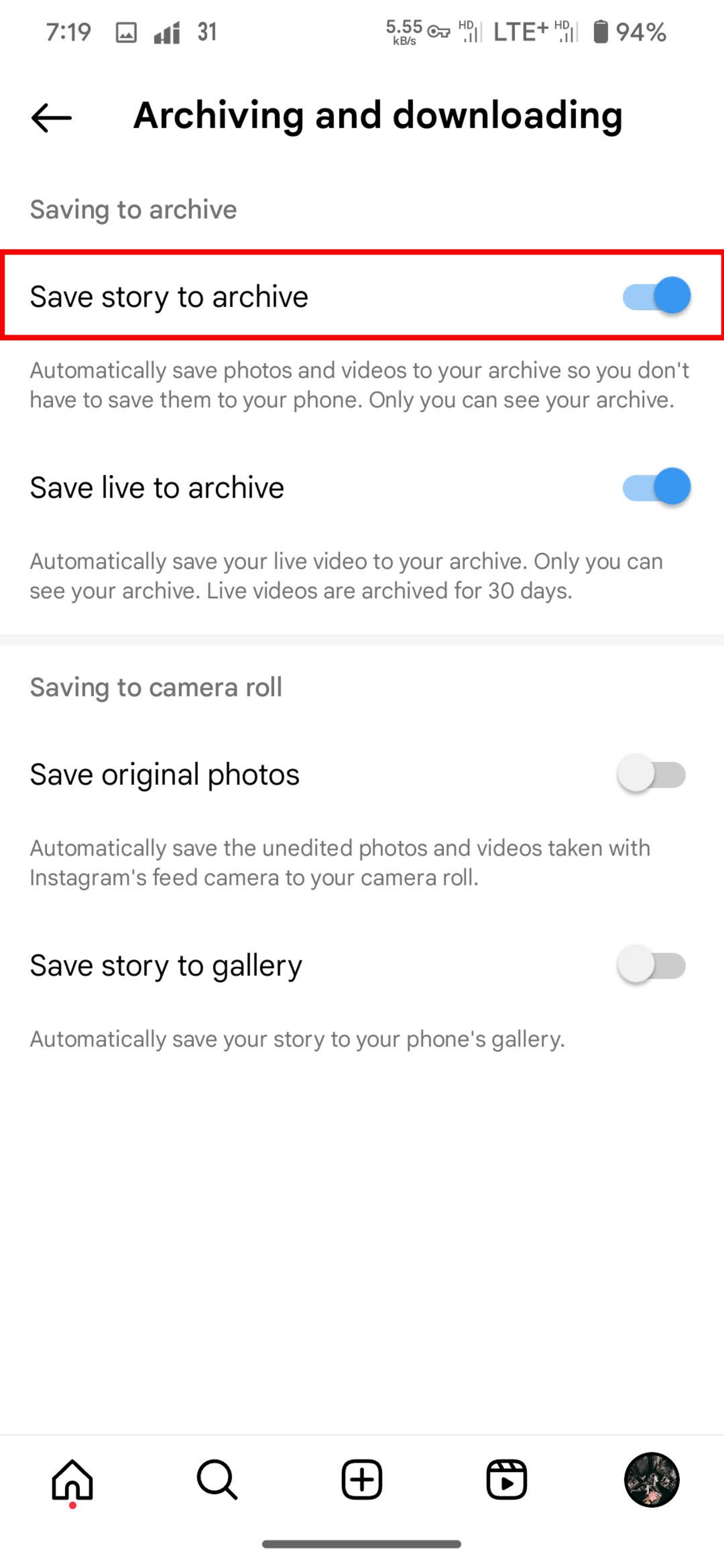 منوی تنظیمات Archiving and downloading  در اینستاگرام و فعال بودن گزینه‌ی save story to archive