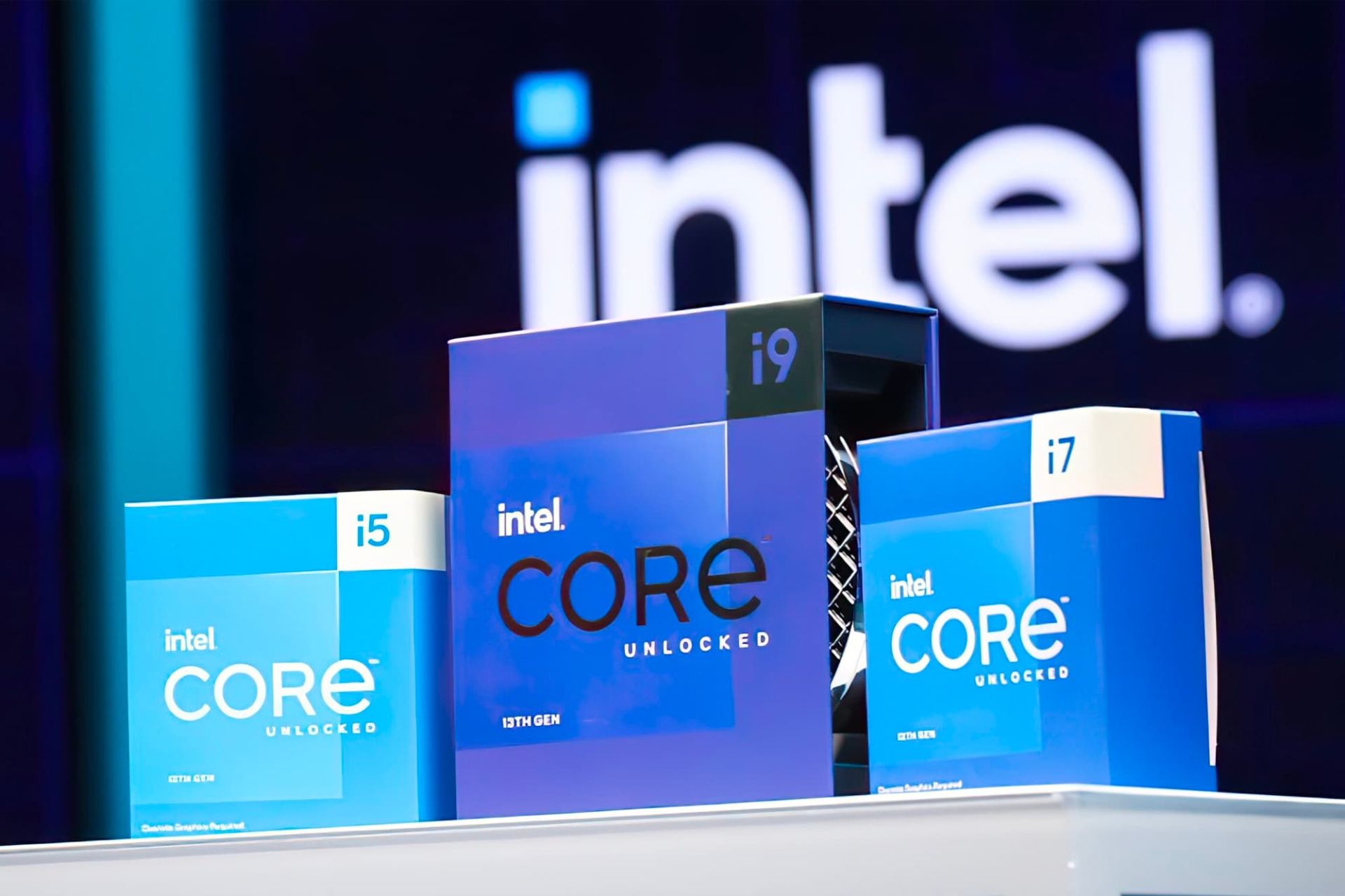 جعبه کارتن پردازنده دسکتاپ اینتل با لوگو Intel
