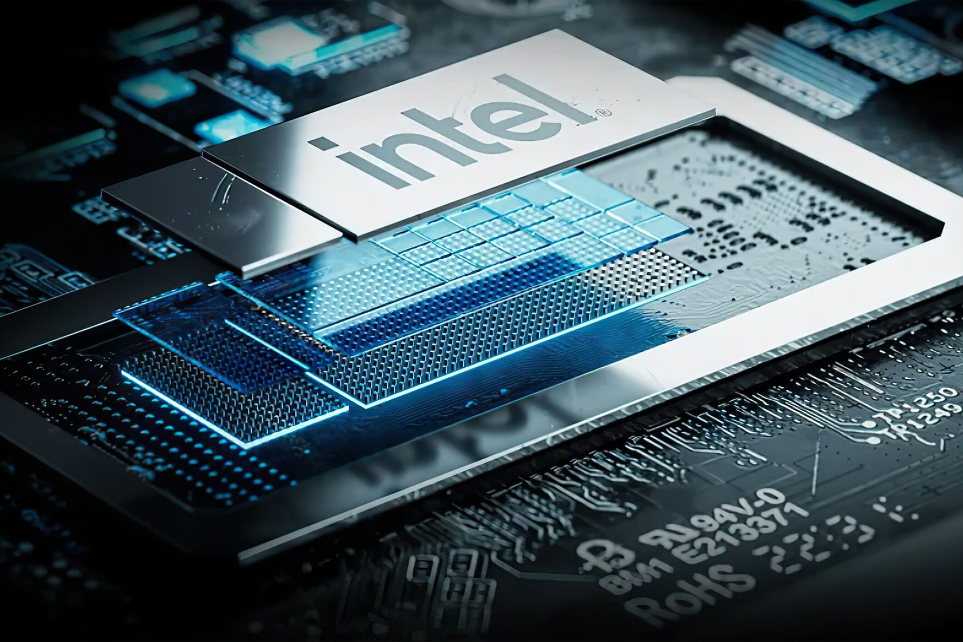 لوگو اینتل Intel روی پردازنده تراشه لپ تاپ نمای نزدیک آبی