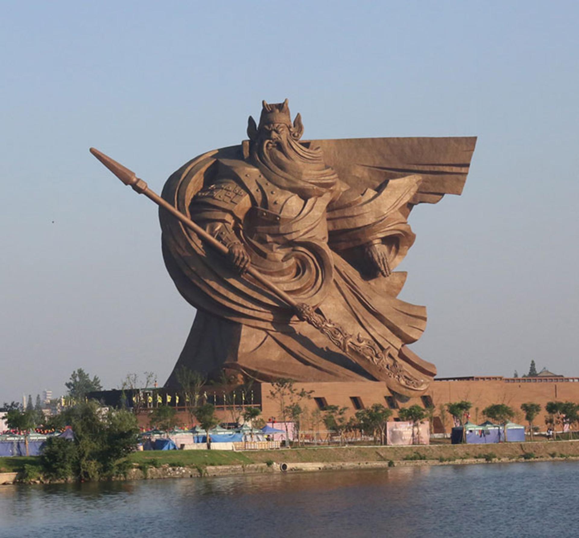 مجسمه خدای جنگجو گوان هو چین