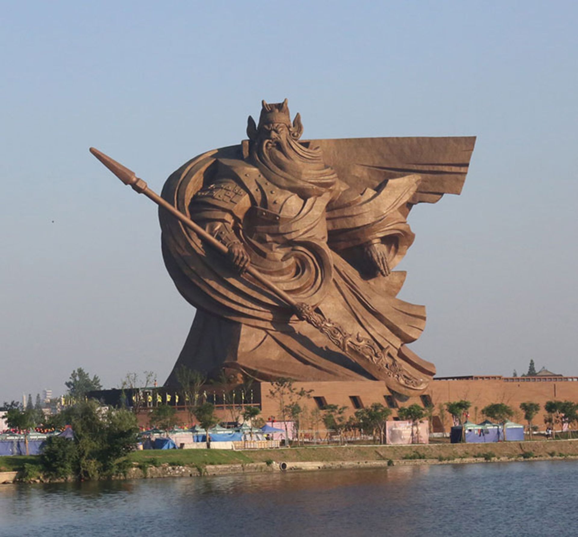 مجسمه خدای جنگجو گوان هو چین