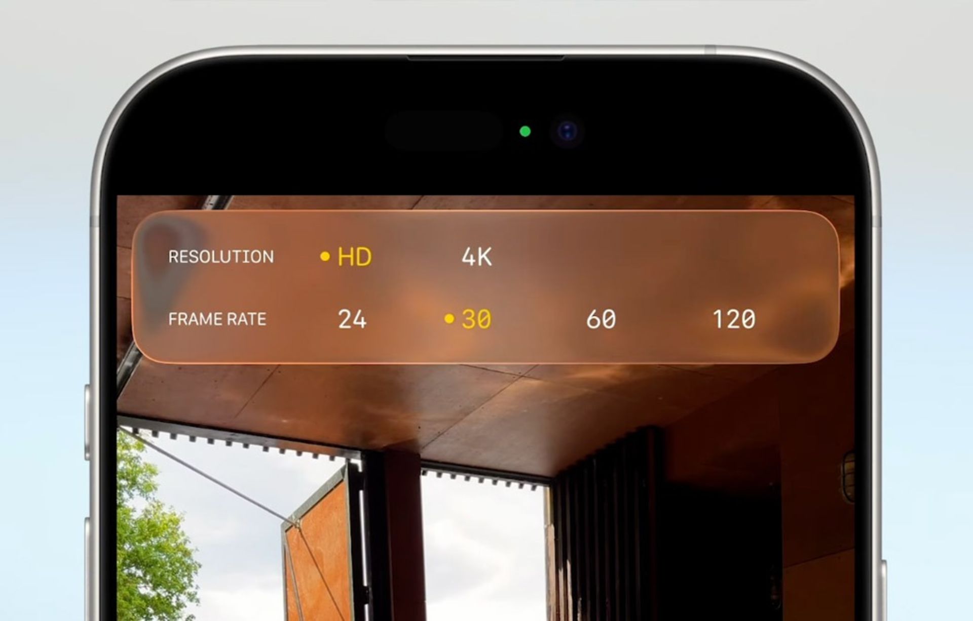 گزینه‌های بالایی رابط کاربری دوربین آیفون در iOS 26