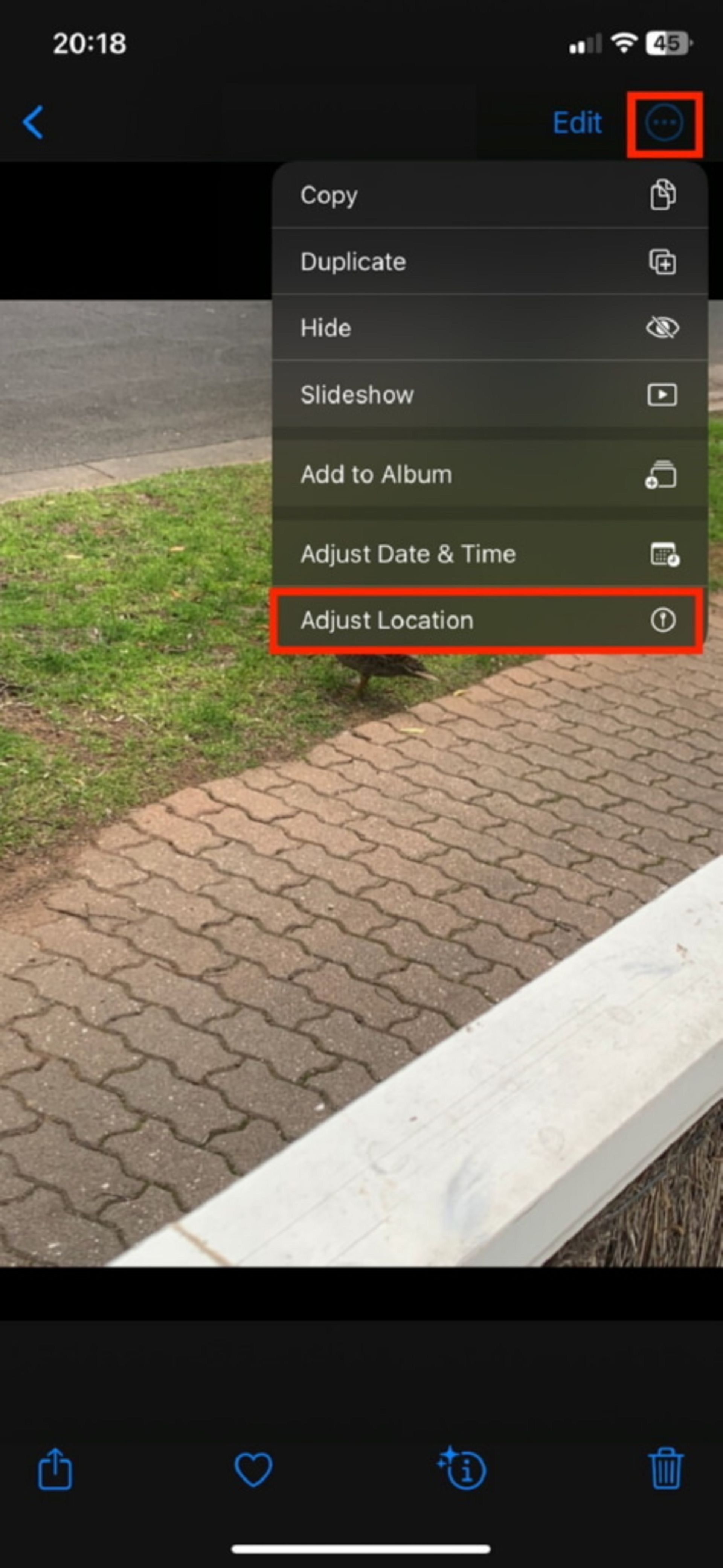 گزینه‌ی حذف داده‌های مکانی عکس در ios