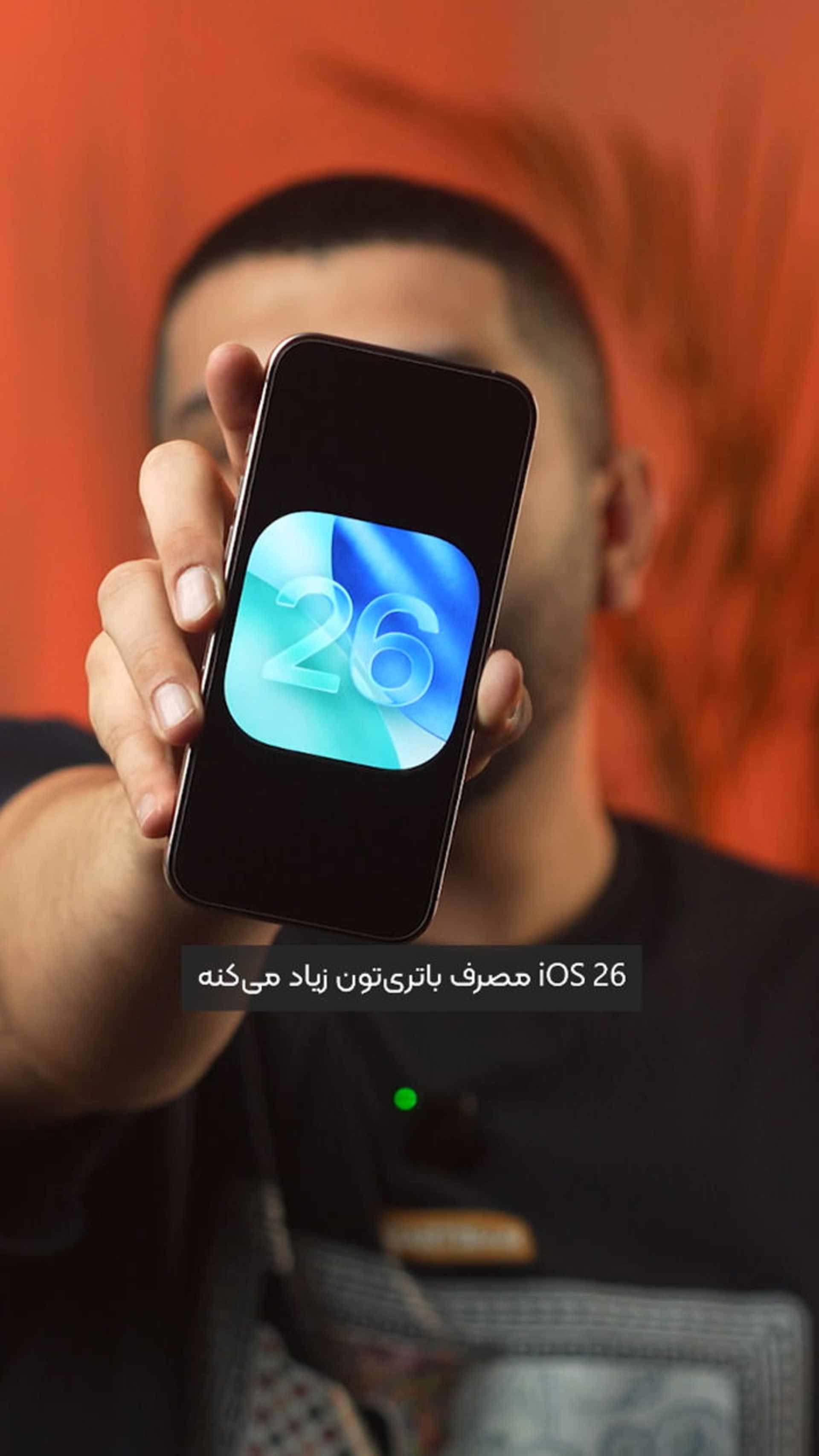 نمایش گوشی آیفون رو به دوربین