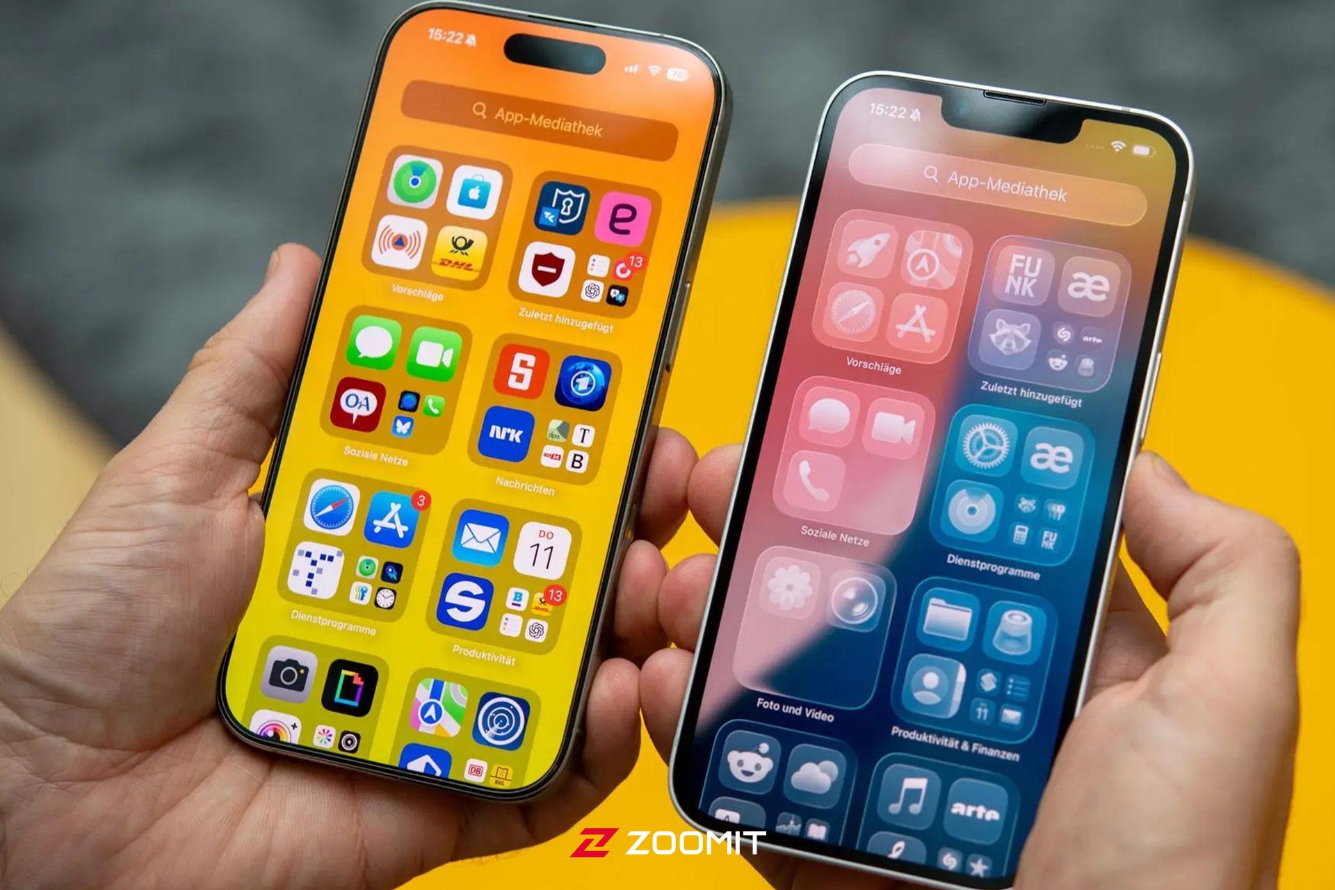 دو گوشی آیفون در کنار هم با iOS 26