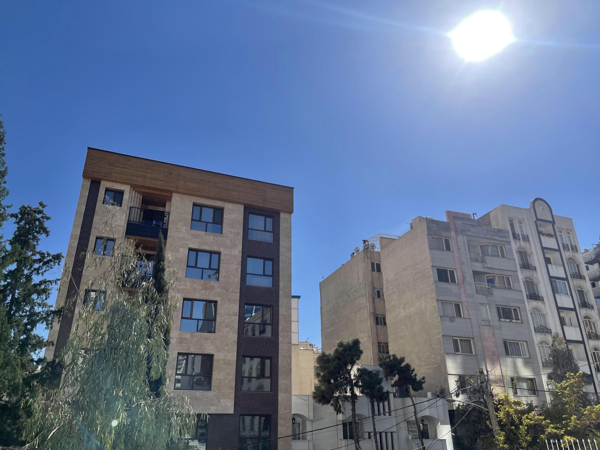دوربین اصلی آیفون ۱۲ پرومکس در شرایط نوری چالشی