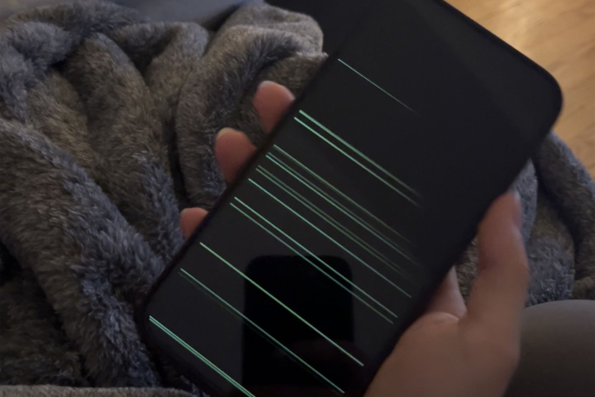 مشکل خط سبز نمایشگر آیفون ۱۴ پرو اپل