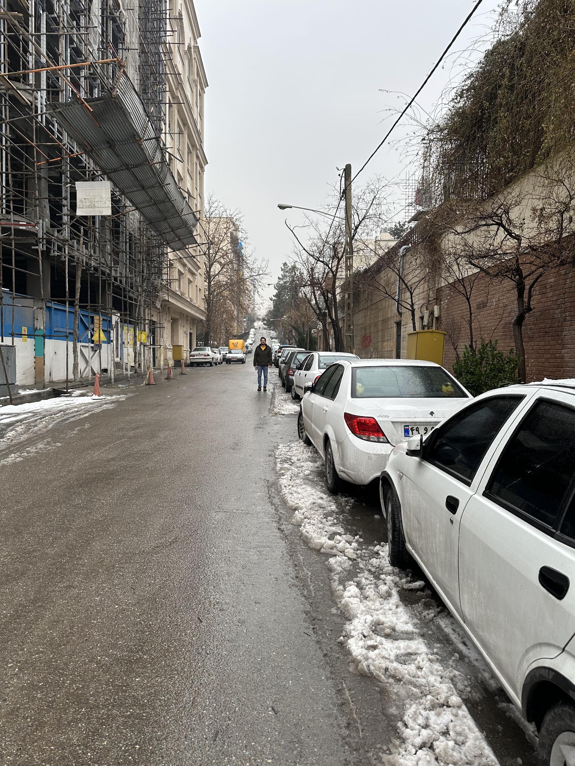 عکس یک برابری آیفون ۱۴ پرو مکس