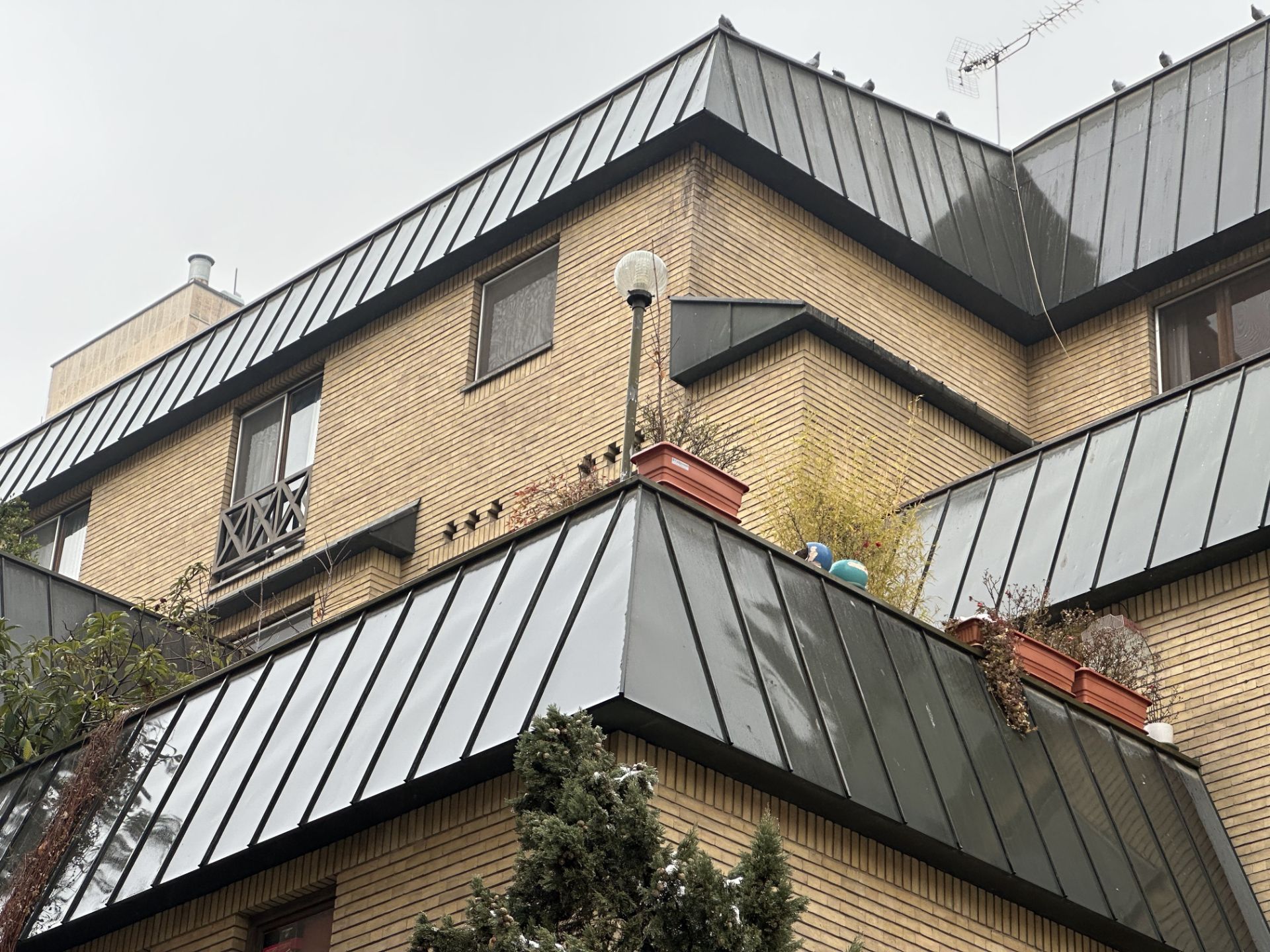 عکس تله‌فوتوی آیفون ۱۴ پرو مکس