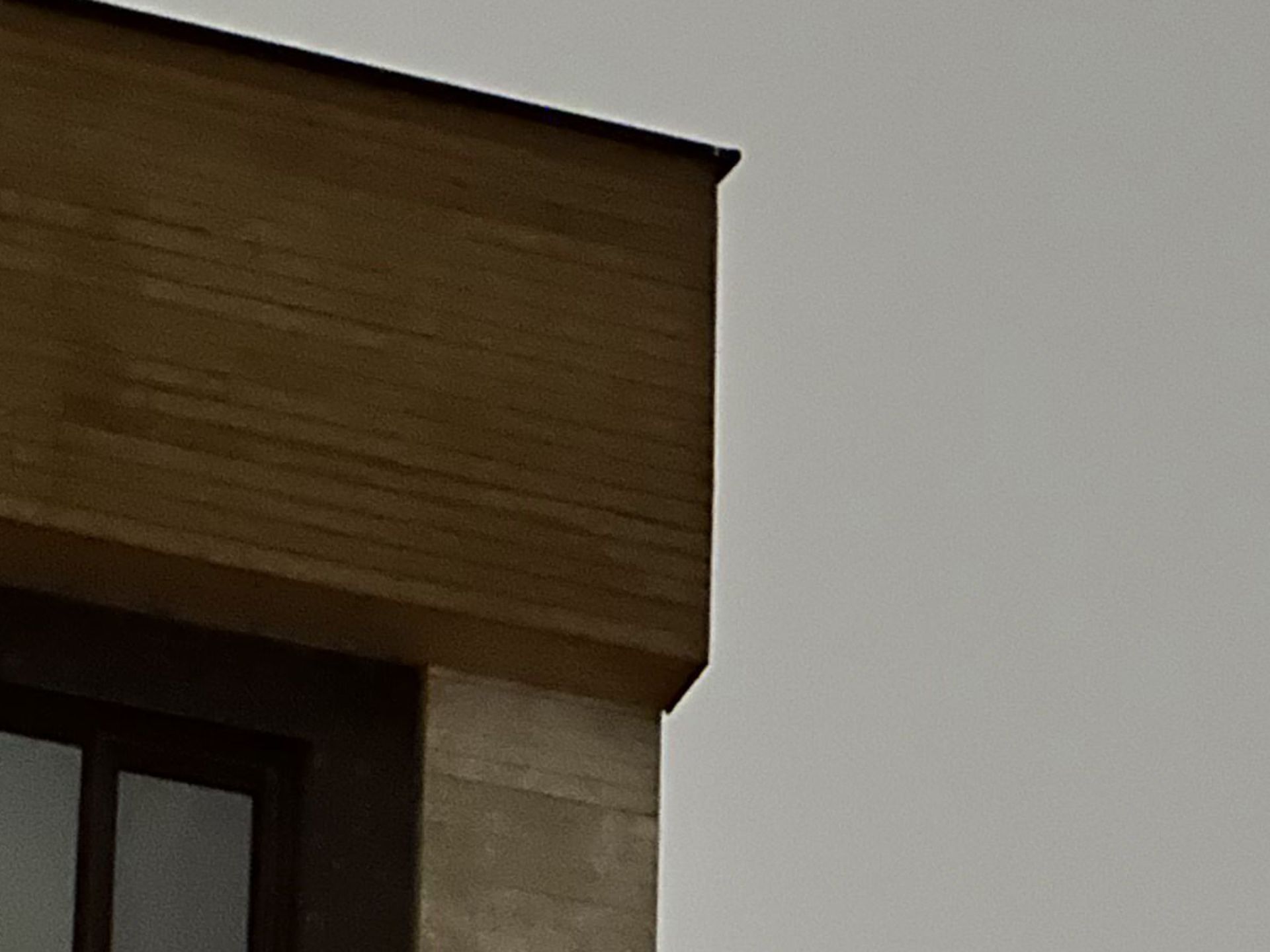 برش عکس ۳ برابری آیفون ۱۴ پرو مکس در تاریکی ۱