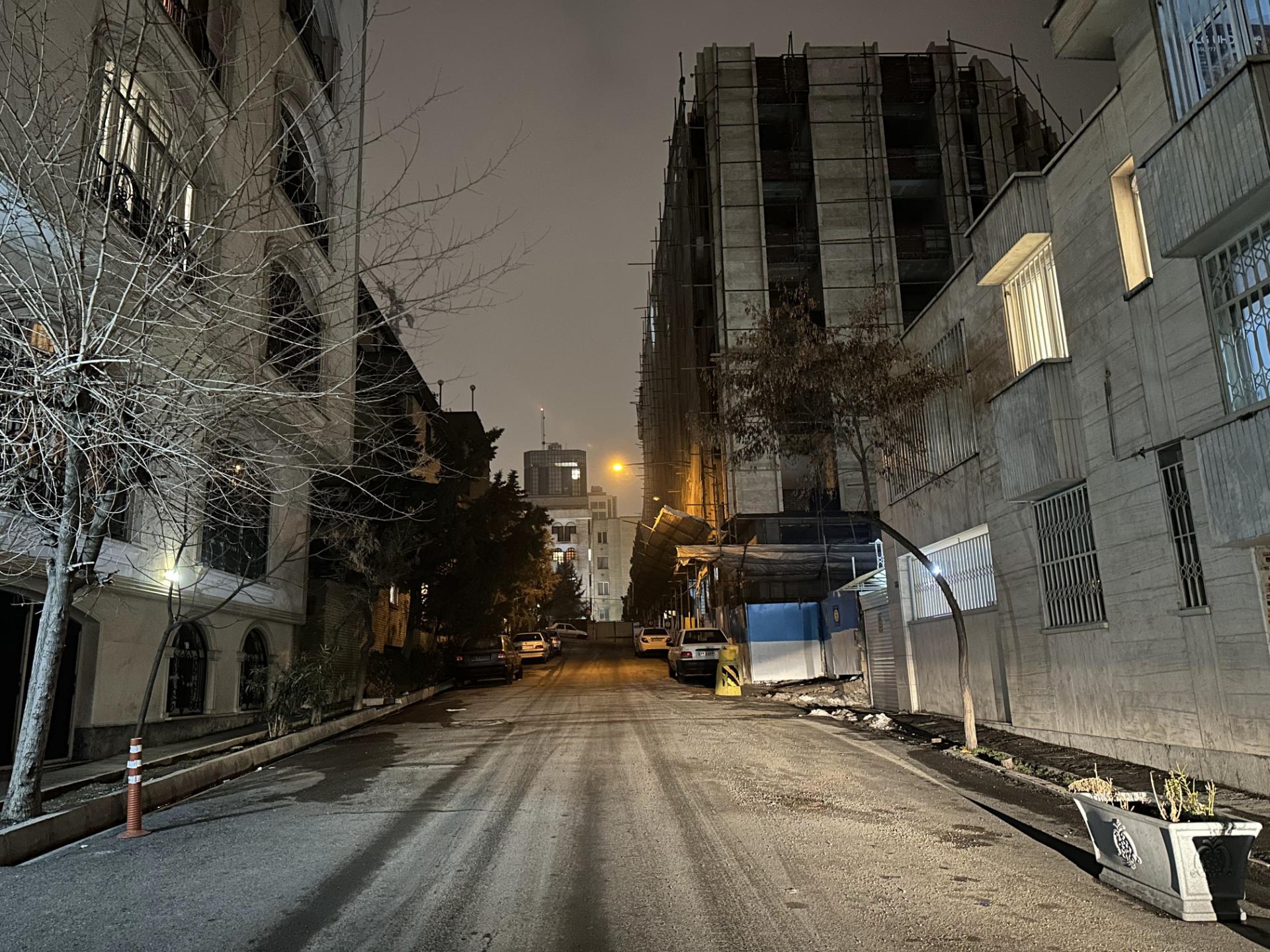 عکس دوربین اصلی آیفون ۱۴ پرو مکس در تاریکی ۳