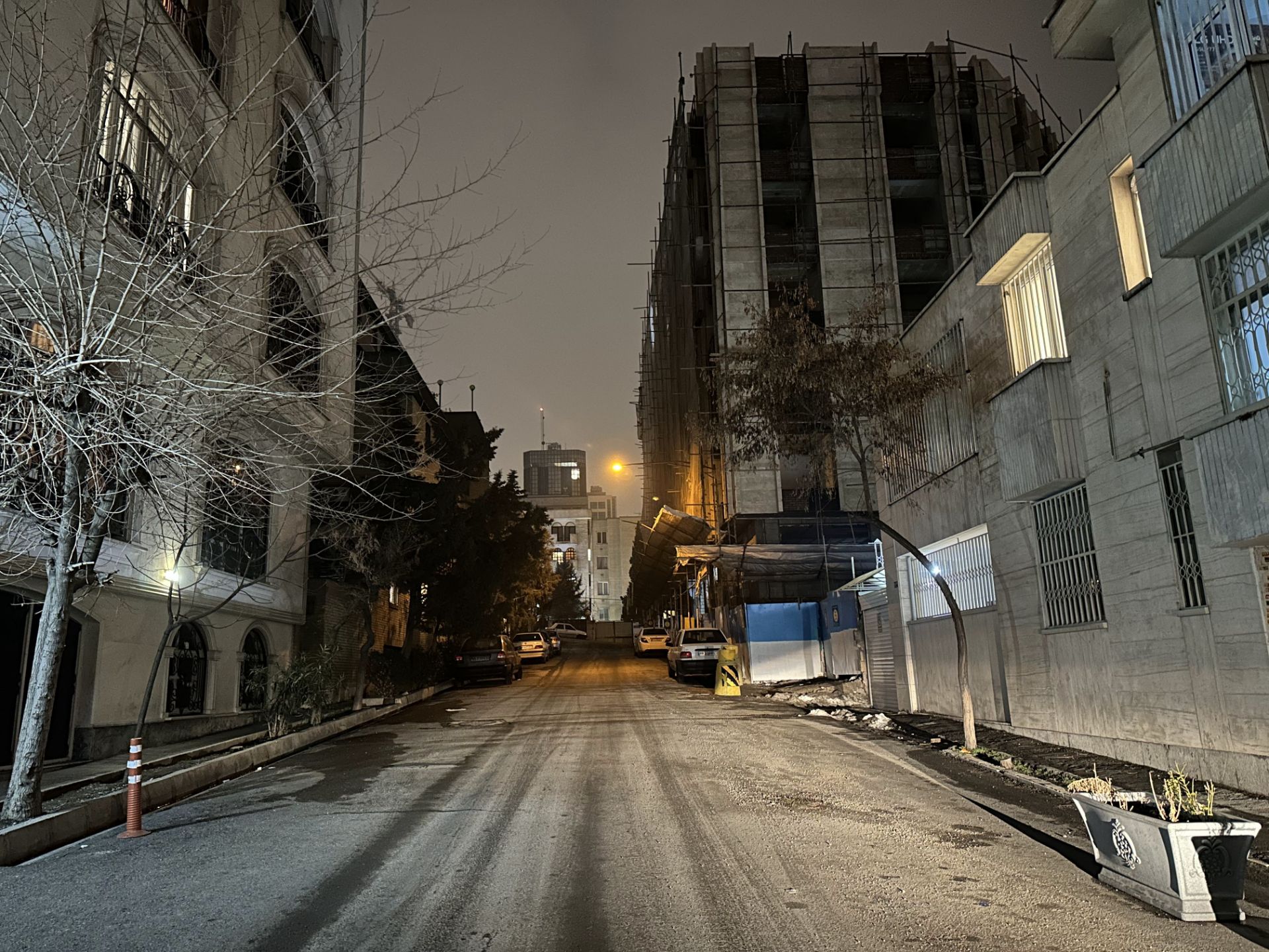 عکس دوربین اصلی آیفون ۱۴ پرو مکس در تاریکی ۳