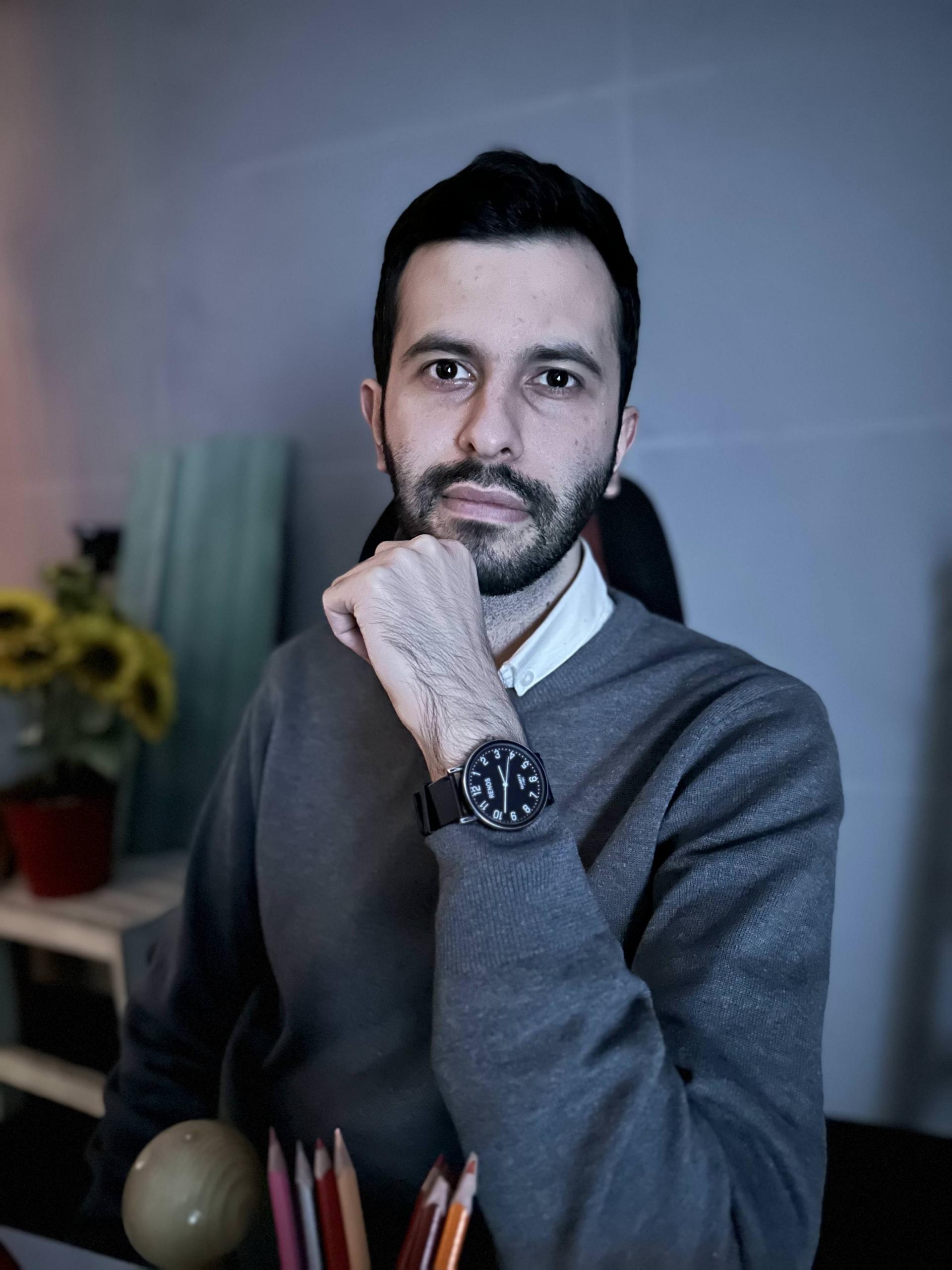 عکس پرتره آیفون ۱۴ پرو در تاریکی
