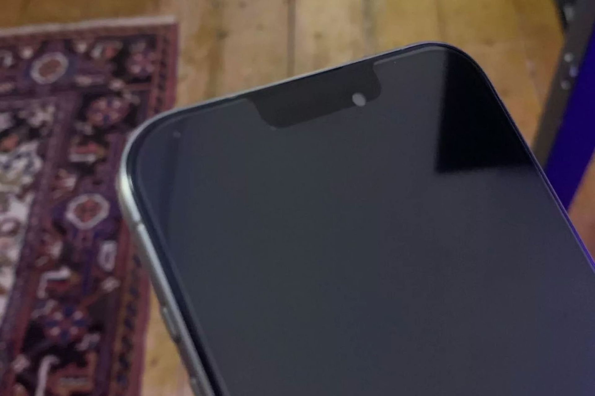 نمای رو به روی ایفون ۱۵ پرو مکس