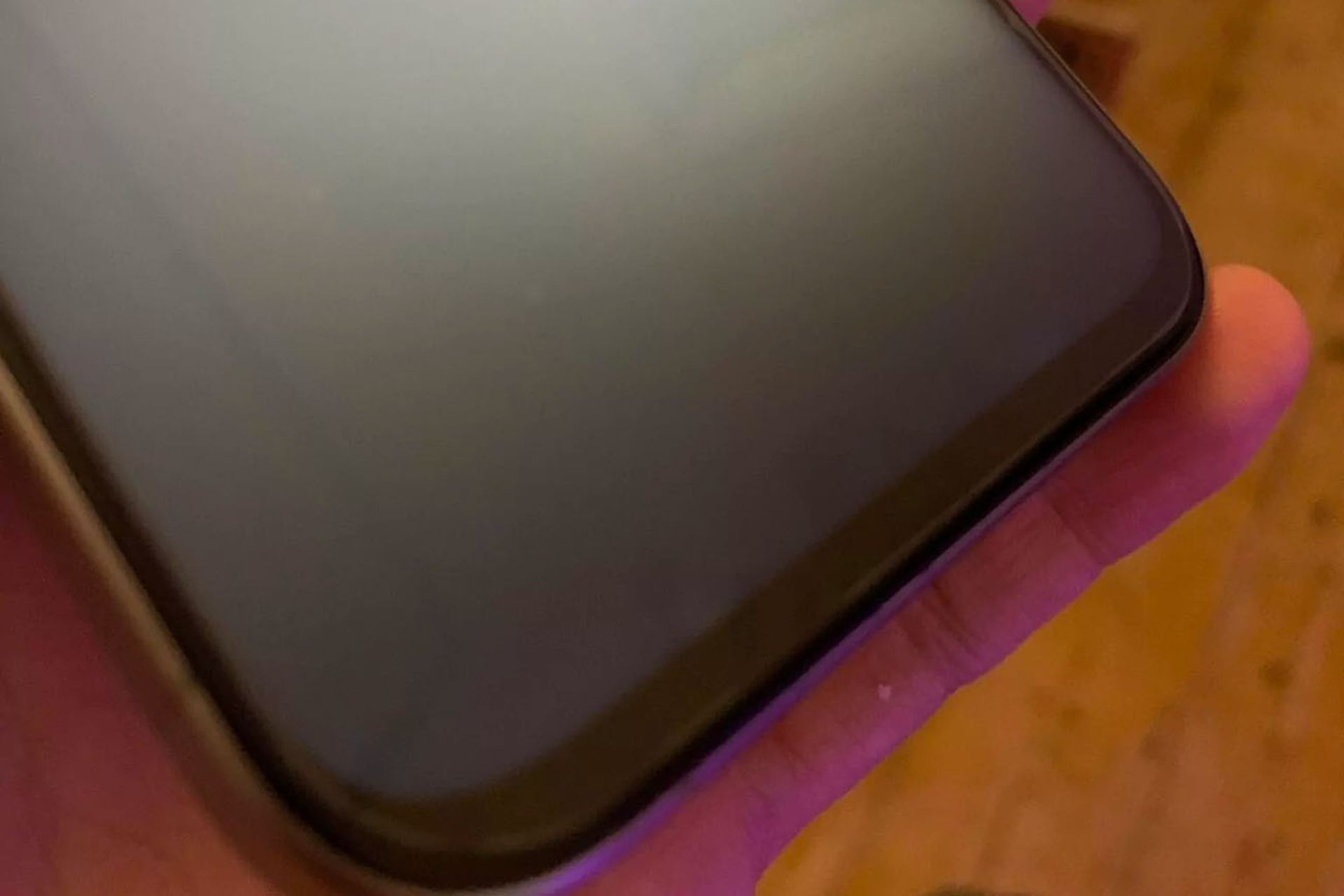 حاشیه‌ی ایفون ۱۵ پرو مکس