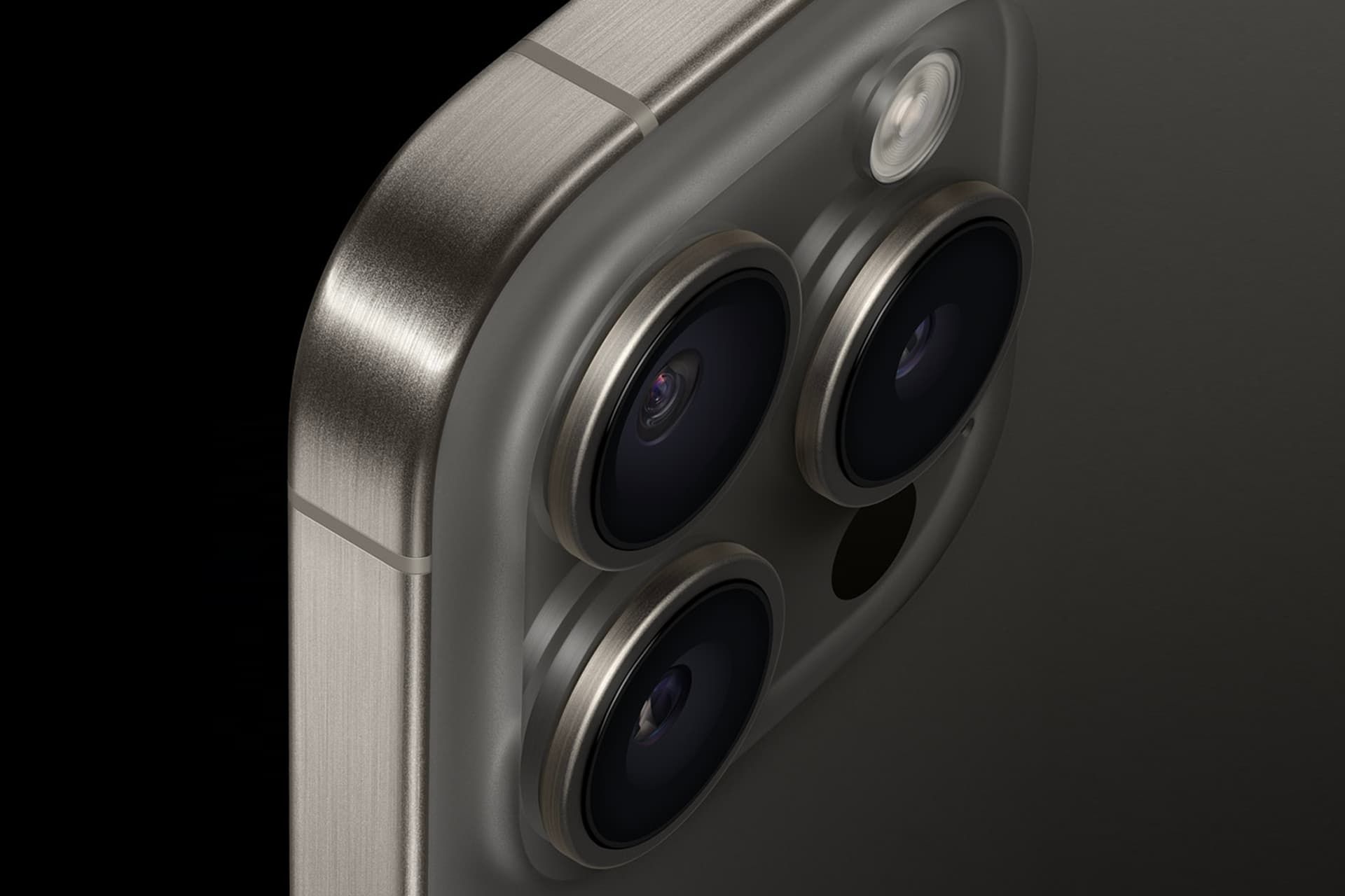 سیستم دوربین آیفون ۱۵ پرو مکس اپل / iPhone 15 Pro Max از نمای نزدیک