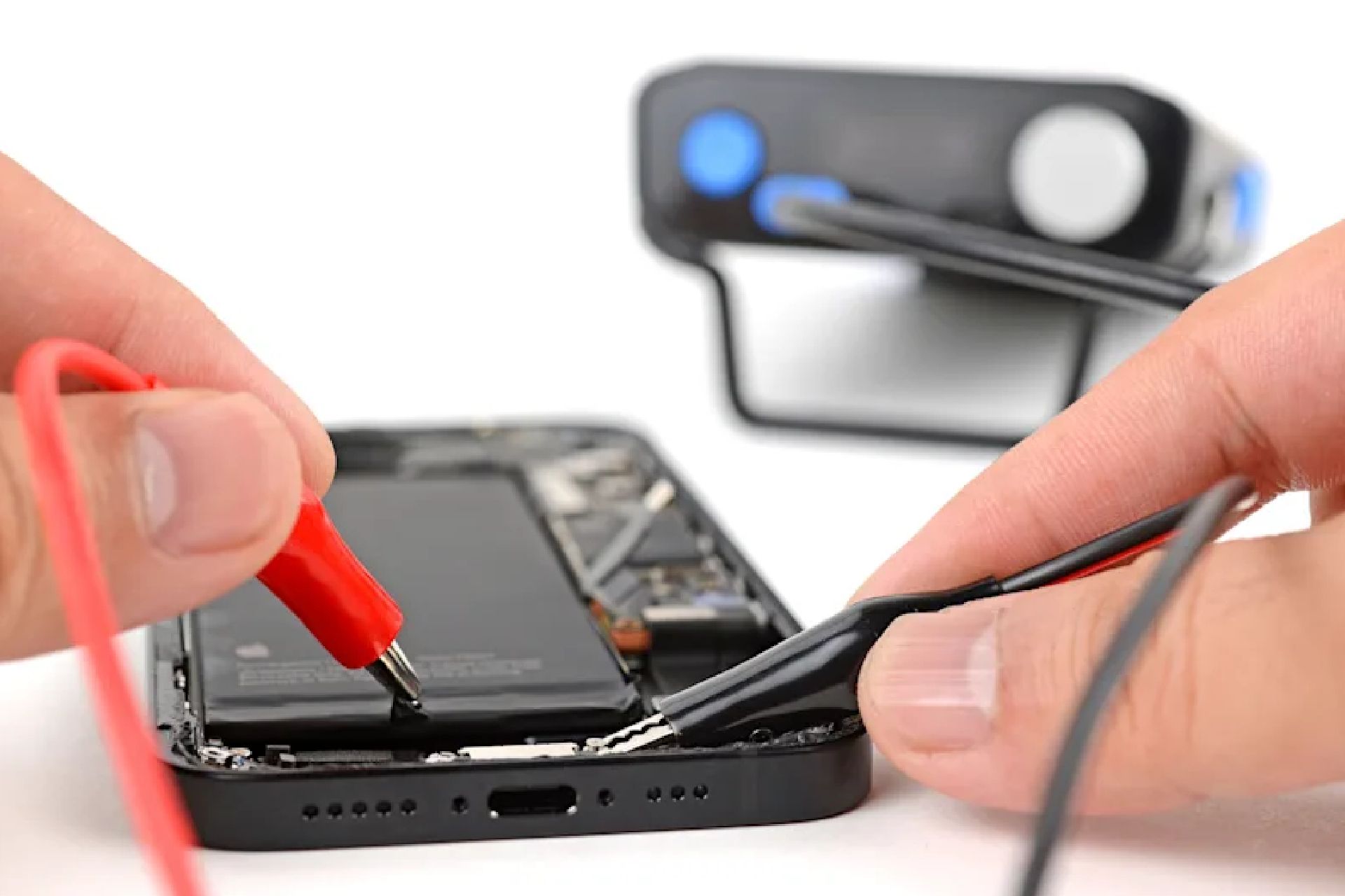 تعمیرپذیری درگاه USB-C آیفون 16e
