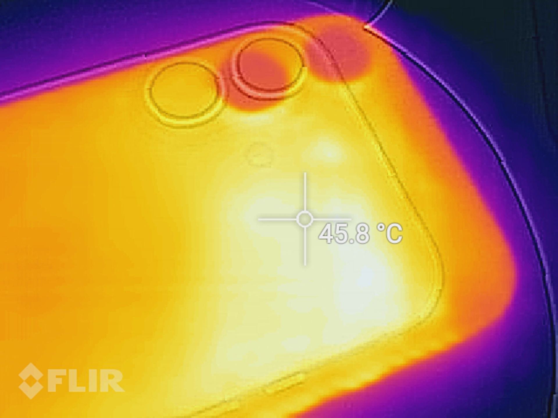 دمای بدنه آیفون ۱۷