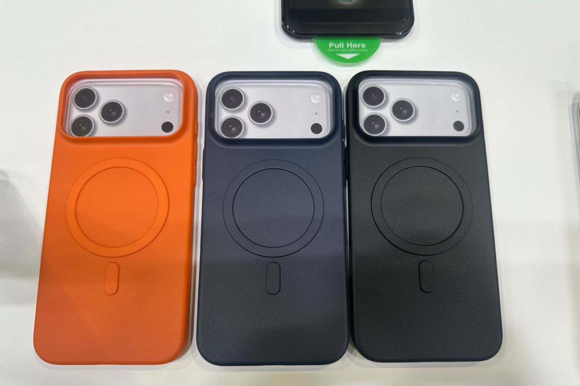 پنل پشت آیفون ۱۷ پرو مکس در قاب‌های رنگی