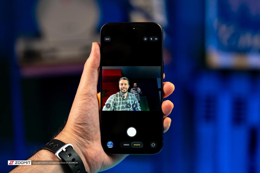 سلفی گرفتن با گوشی آیفون ۱۷ پرو مکس / iPhone 17 Pro Max