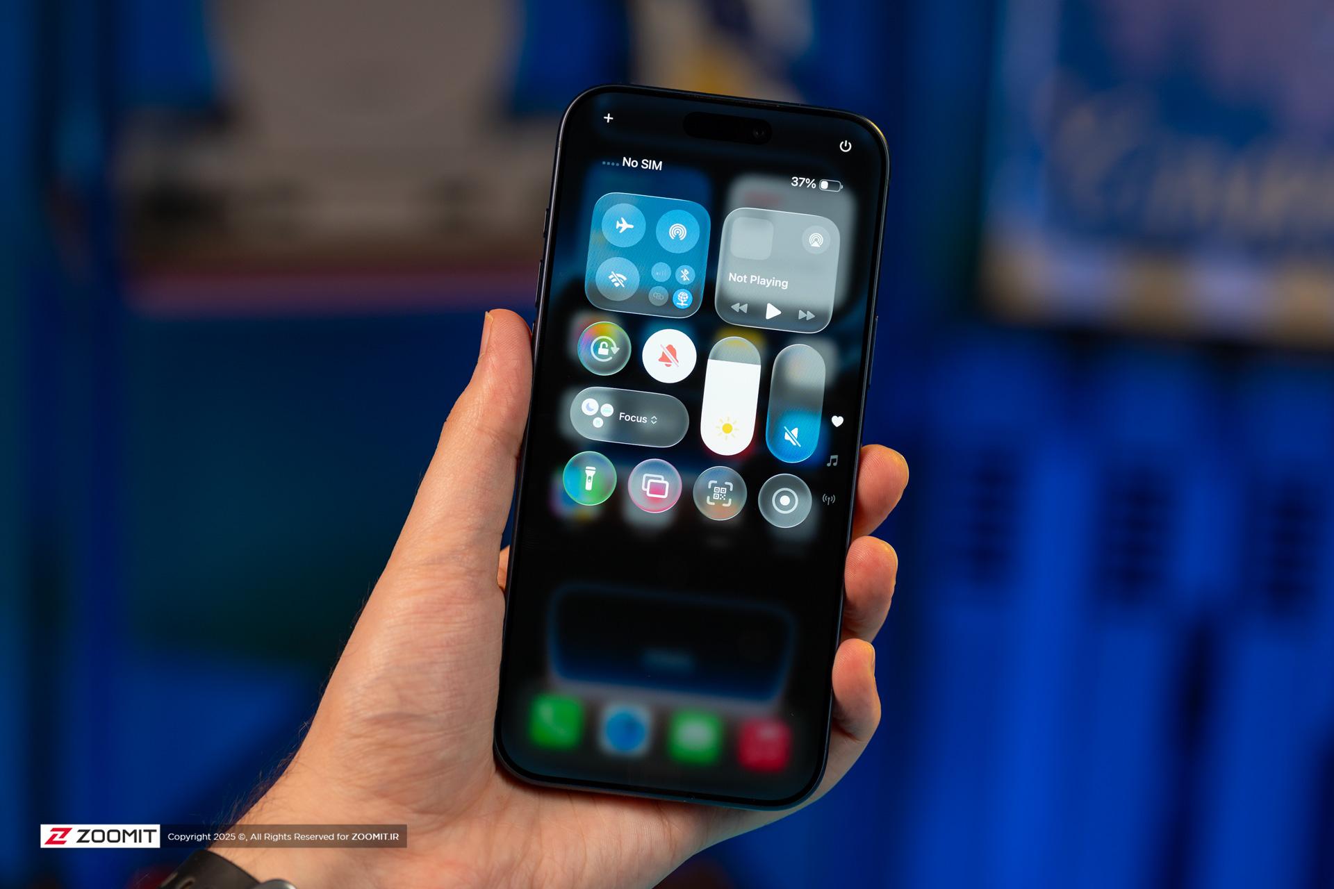 صفحه کنترل سنتر آی او اس ۲۶ iOS 26 در آیفون ۱۷ پرو مکس / iPhone 17 Pro Max