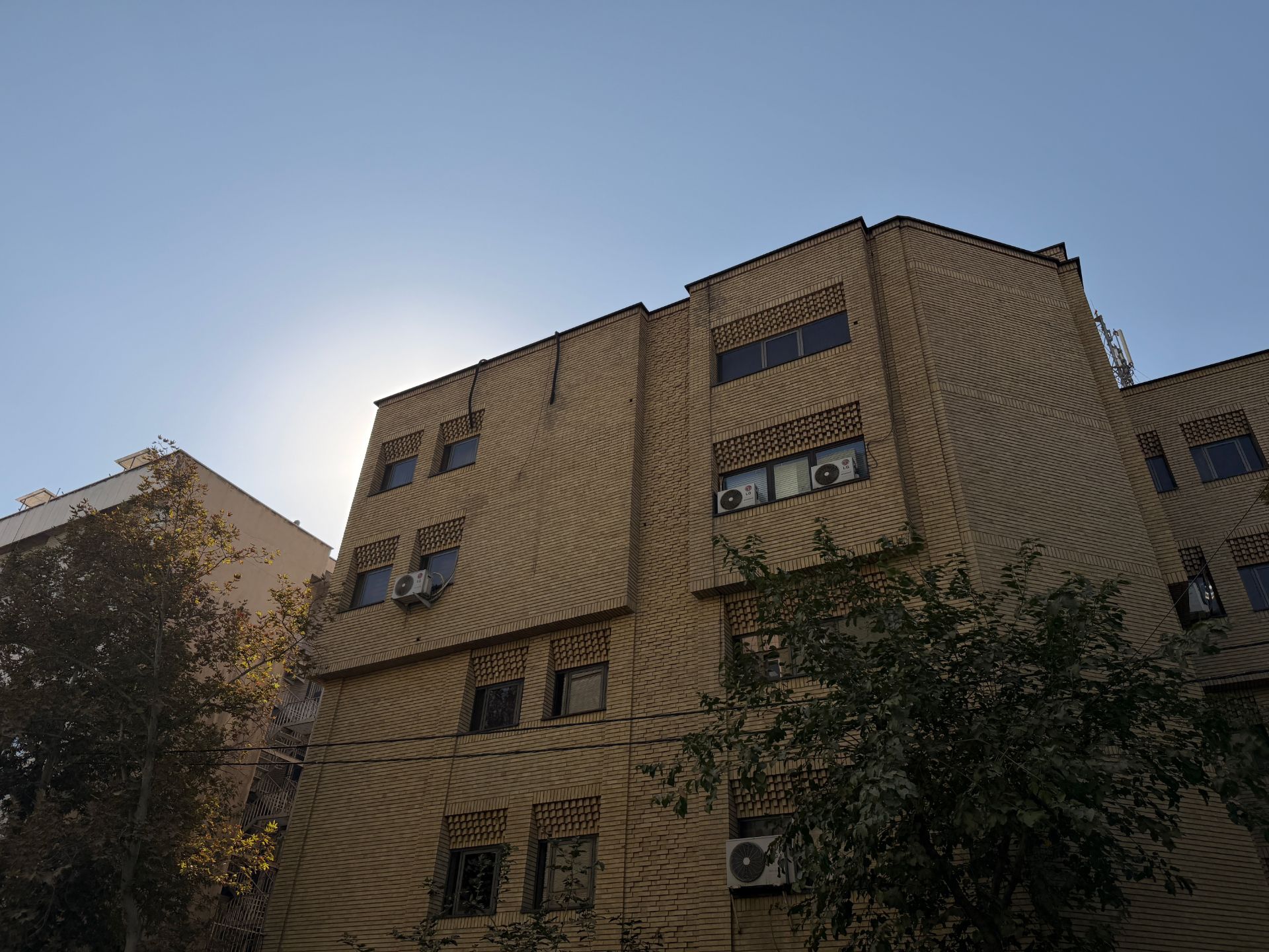 ساختمان آجری