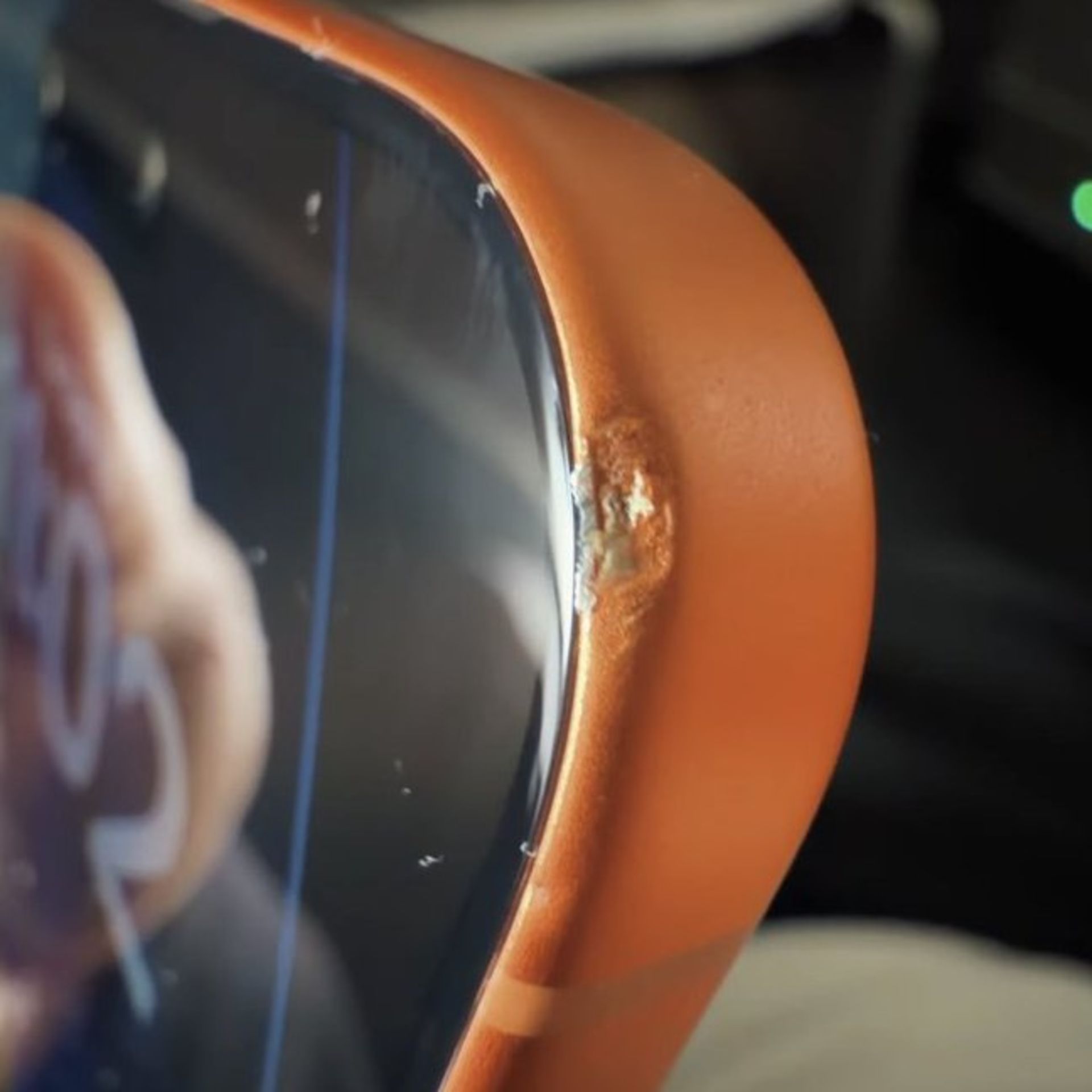 خط و خش روی آیفون ۱۷ پرو