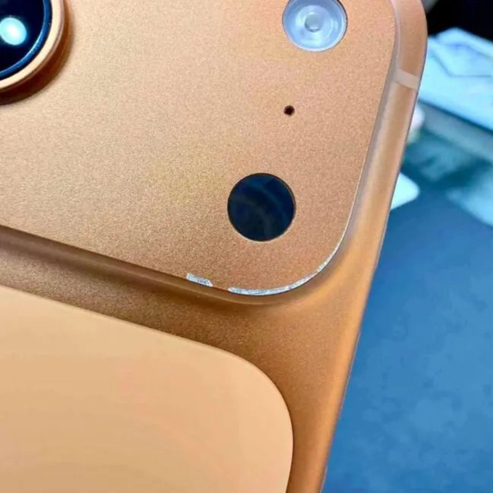 خط و خش روی آیفون ۱۷ پرو